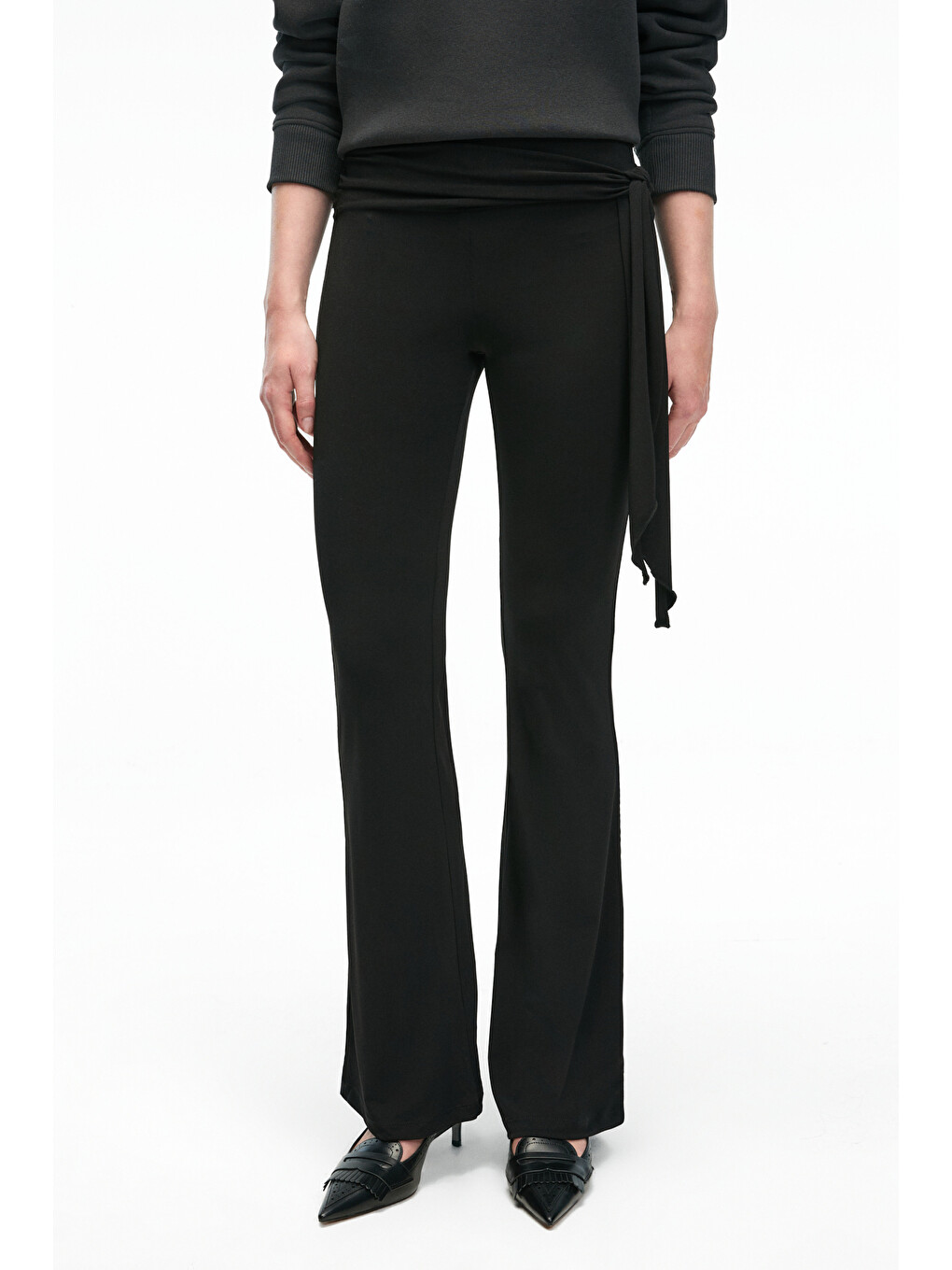 Siyah AYSHUR Kadın Esnek Kumaşlı Kemer Detaylı Geniş Paçalı Slim Fit SİYAH Pantolon-1