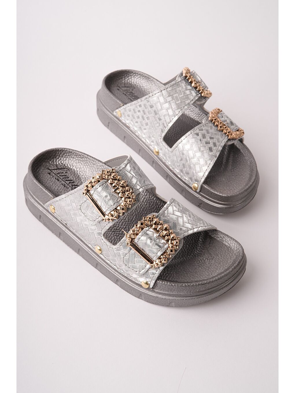 Gri GLİTZA Parlak Dokulu Çift Tokalı Günlük Kadın Terlik