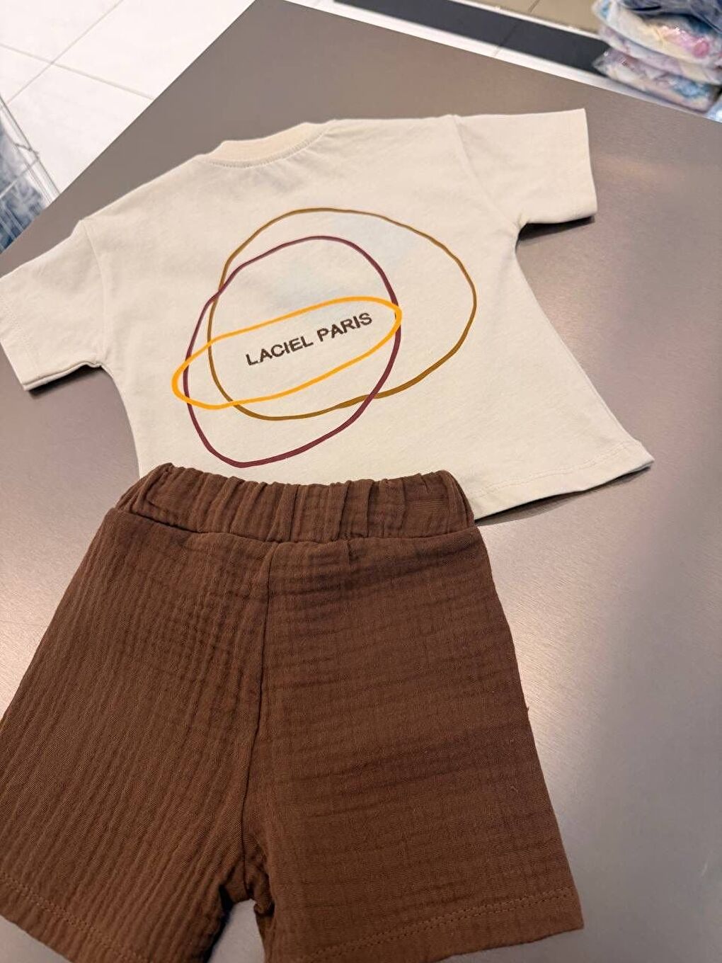 Karışık Unisex Bebek Pamuklu Ekru Logo Baskılı Tişört Şort Takım-5