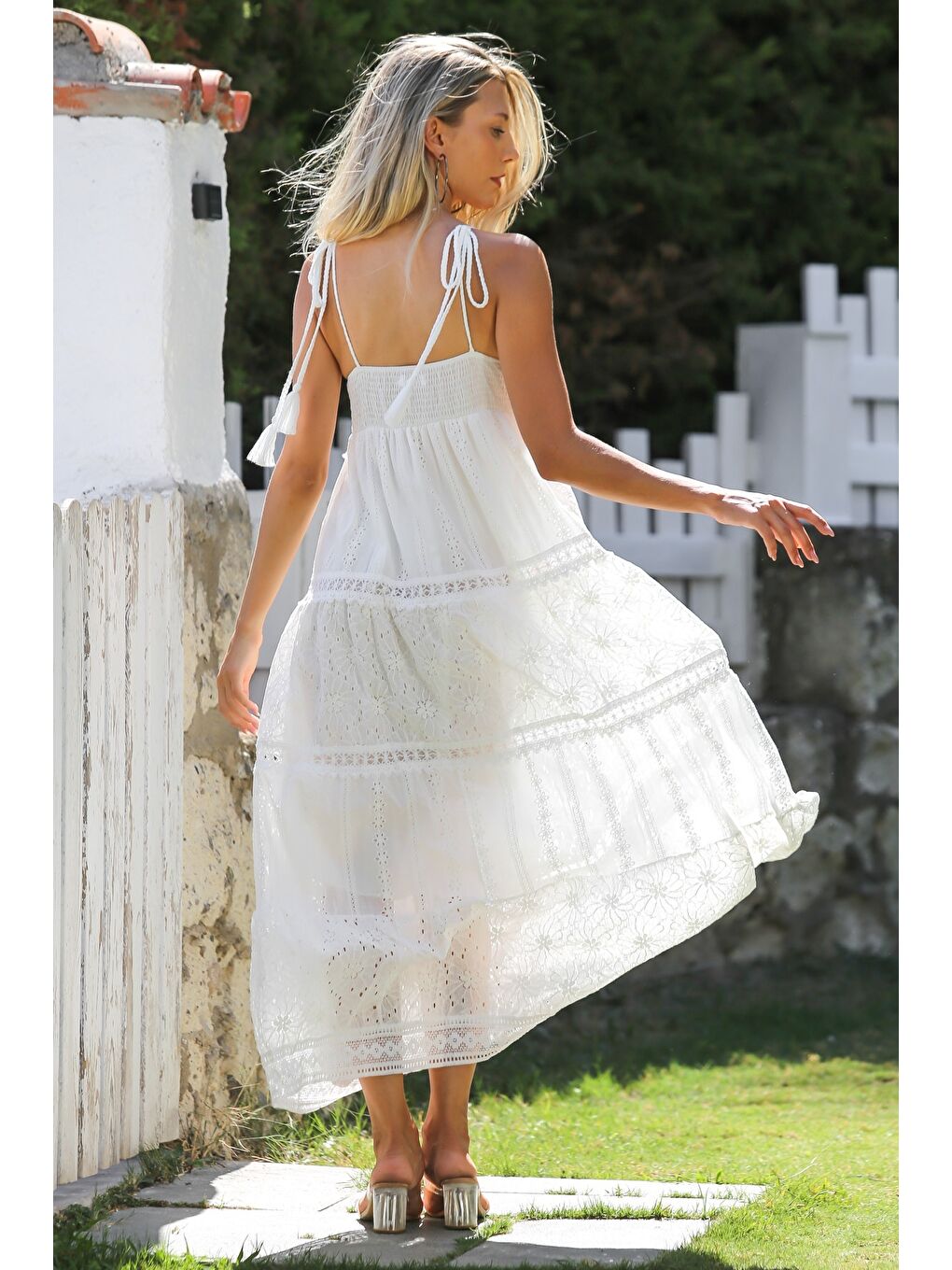 Ekru İtalyan Krem V Yaka Askılı Astarlı Dantelli Fistolu Pamuklu Dokuma Casual Elbise-6