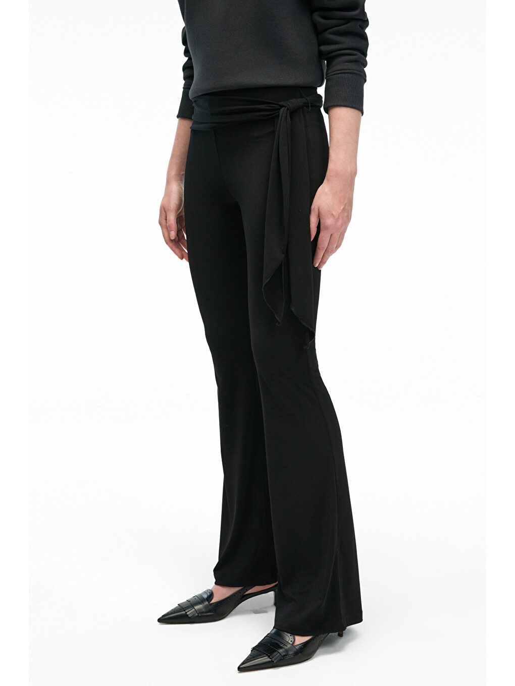 Siyah AYSHUR Kadın Esnek Kumaşlı Kemer Detaylı Geniş Paçalı Slim Fit SİYAH Pantolon-3