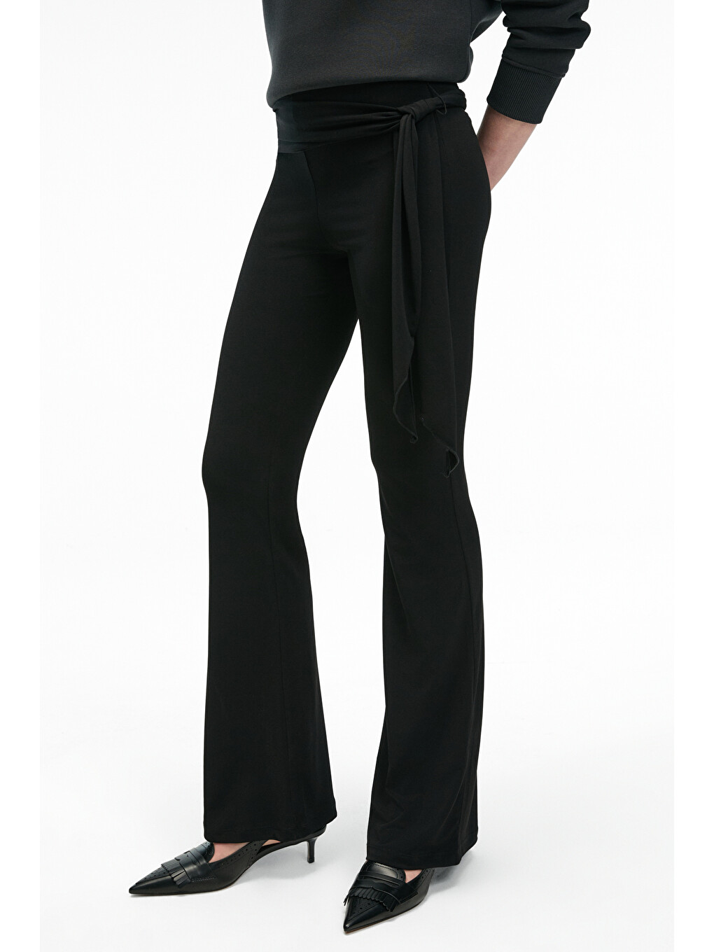 Siyah AYSHUR Kadın Esnek Kumaşlı Kemer Detaylı Geniş Paçalı Slim Fit SİYAH Pantolon-4