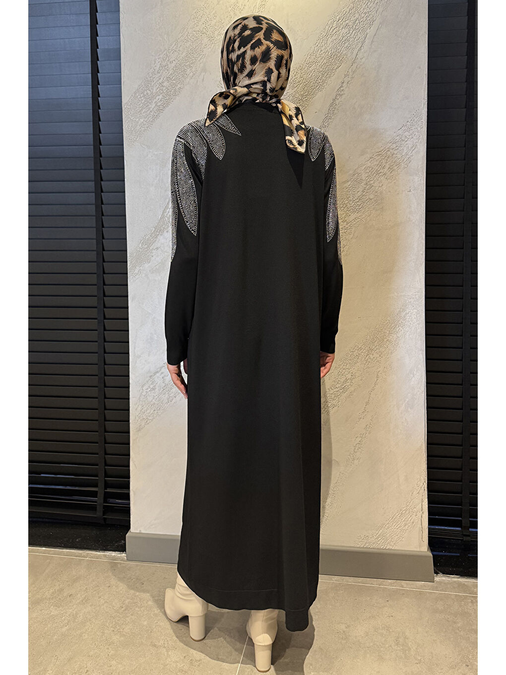 Siyah Taş İşlemeli Tesettür Triko Elbise-7