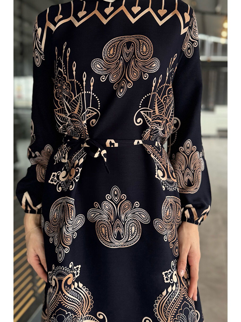 Lacivert Kendinden Desenli Bel Bağlamalı Tesettür Elbise-4