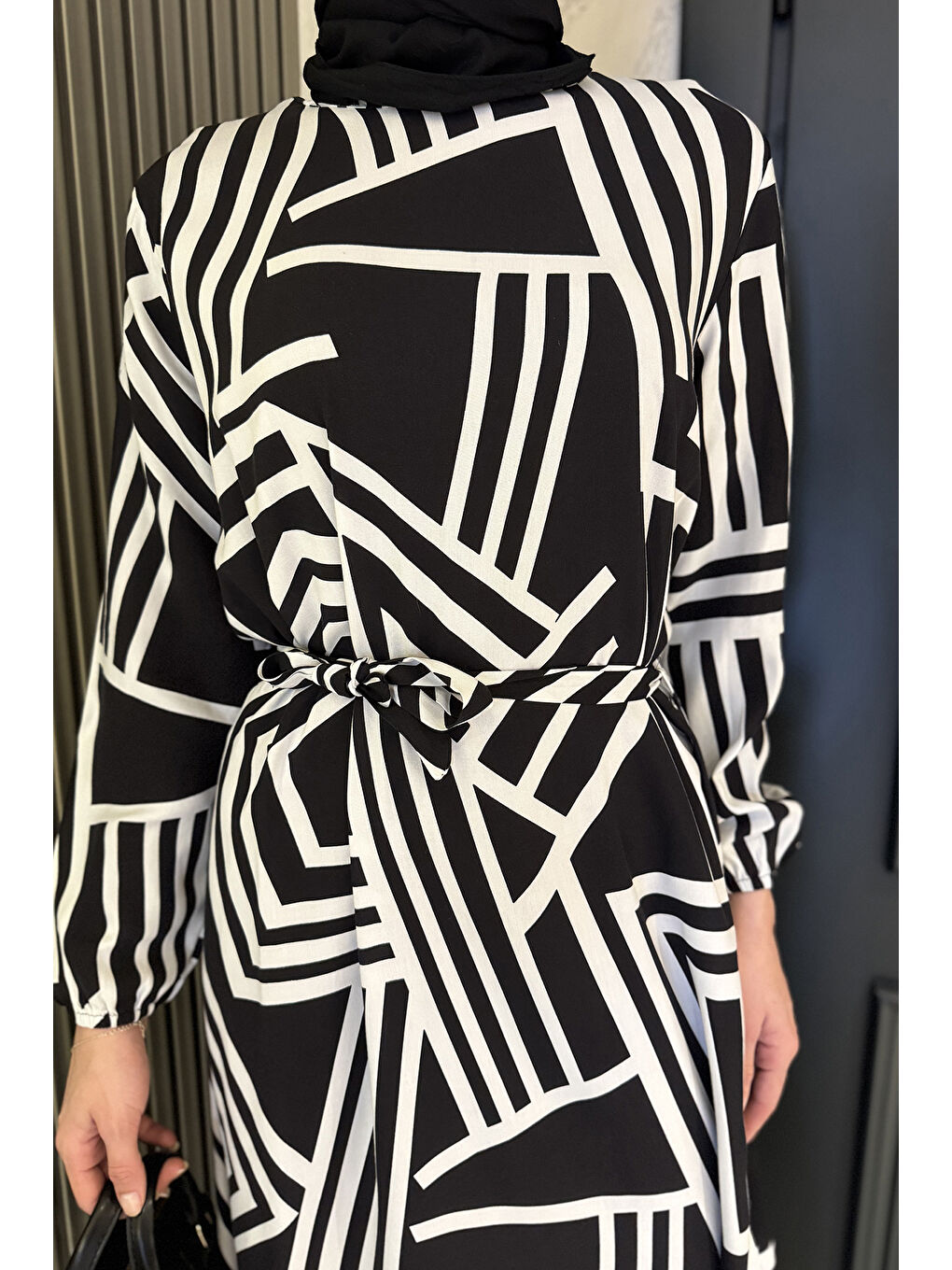 Ekru Bel Kuşaklı Kendinden Desenli Tesettür Elbise-5