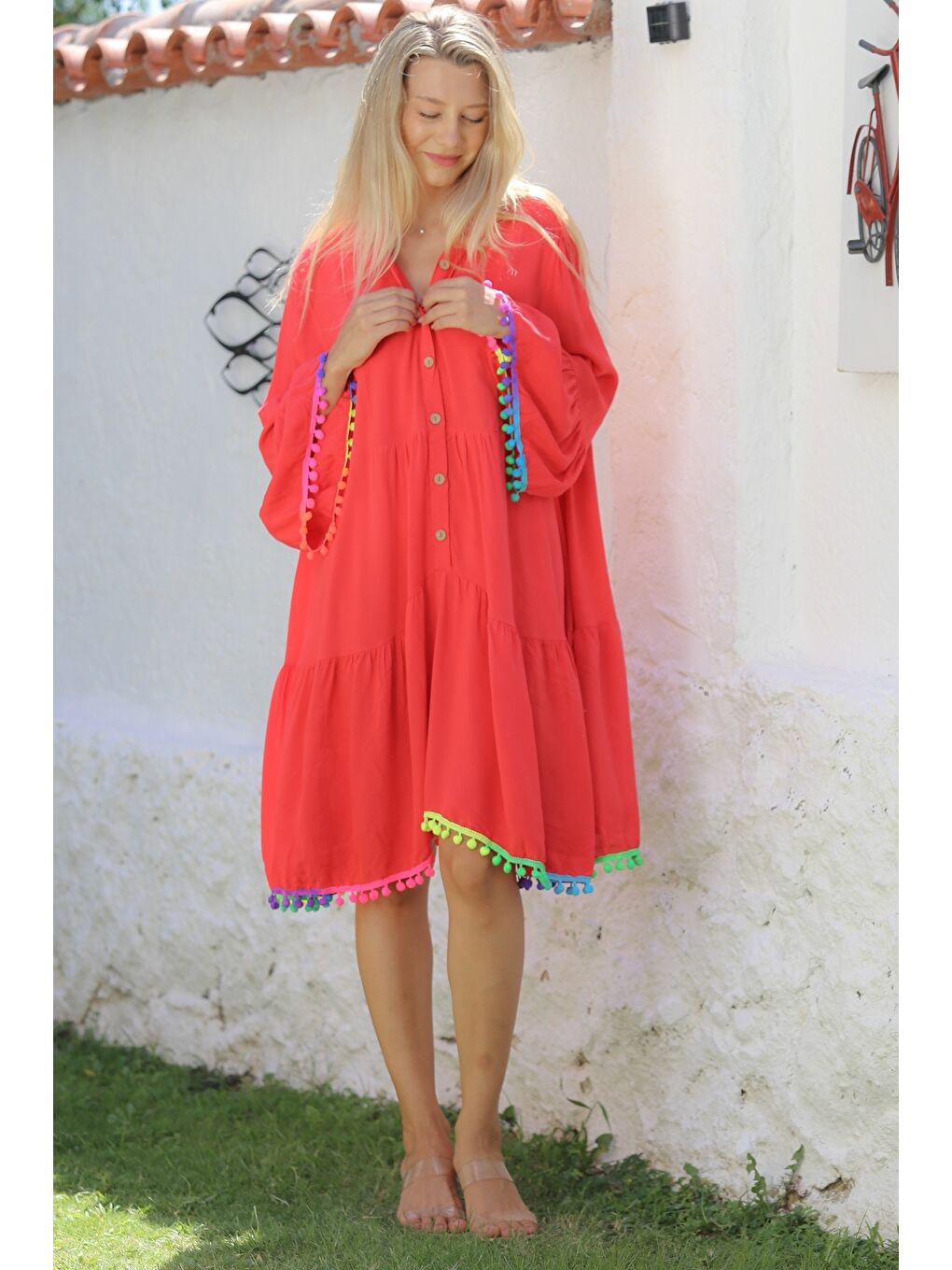 Kırmızı Hakim Yaka Fırfırlı Kol Düğmeli Eteği Fırfırlı Ponponlu Dokuma Casual Elbise-3