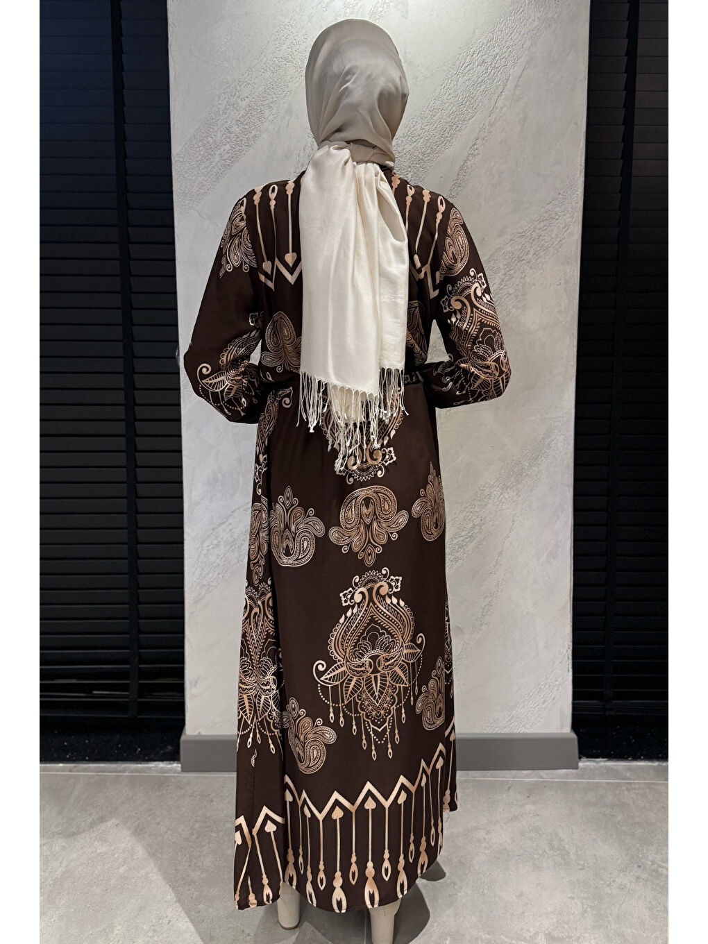 Kahverengi Kendinden Desenli Bel Bağlamalı Tesettür Elbise-7