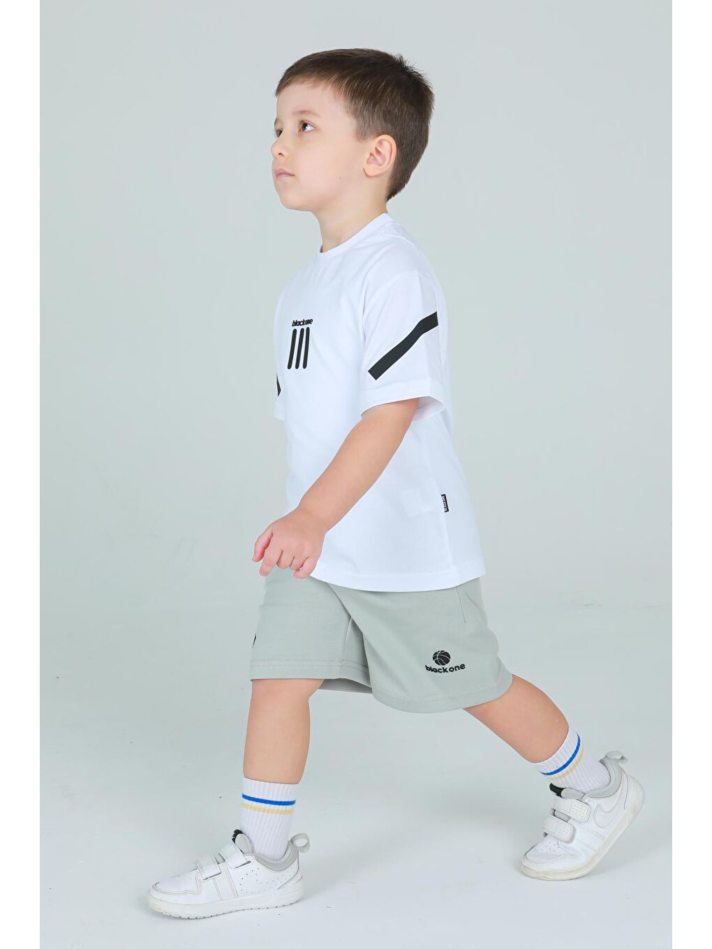 Beyaz Bisiklet Yaka Çizgi Baskı Detaylı Tişört Ayarlanabilir Bel Lastikli Takım-1