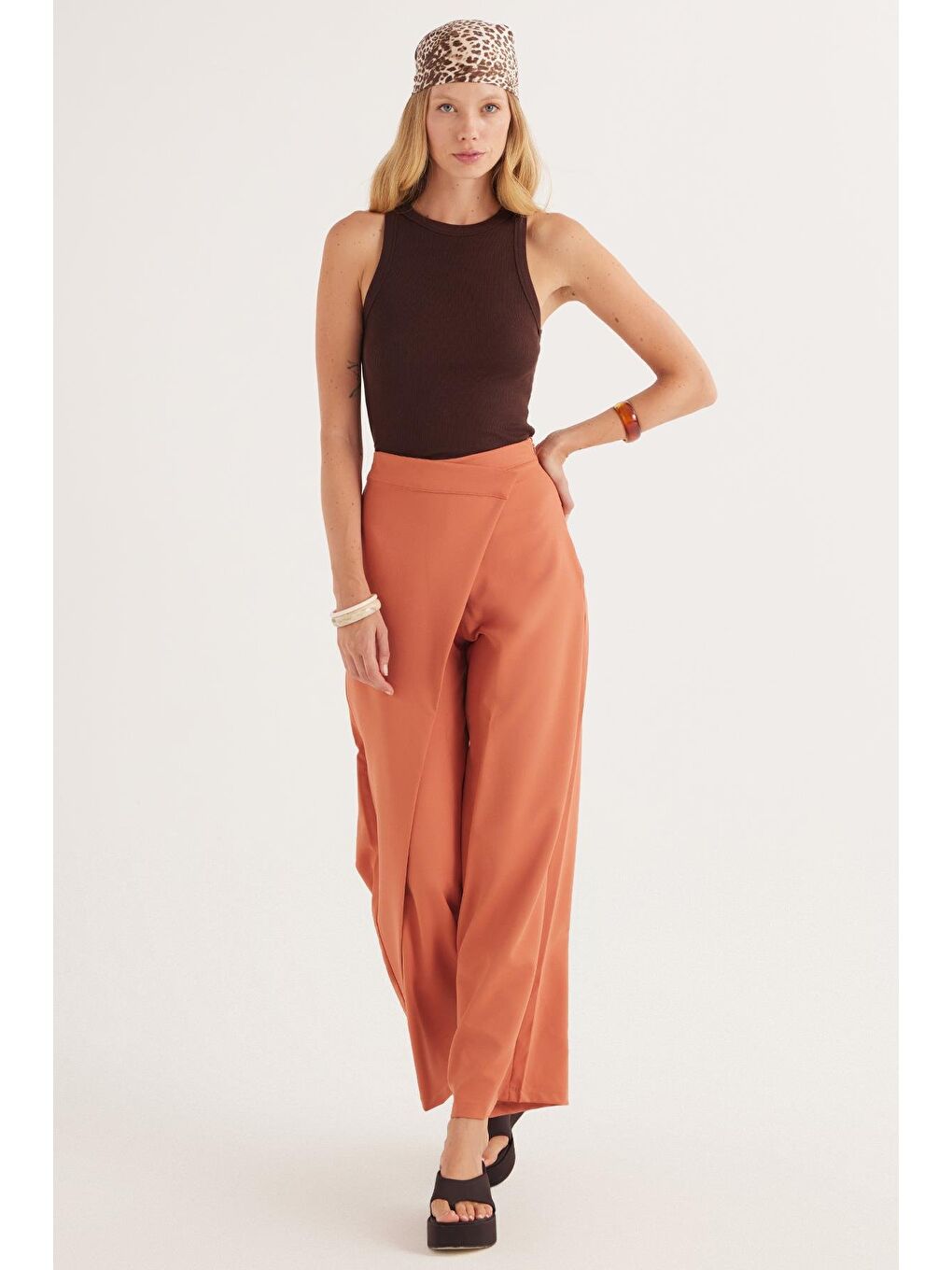 Kadın Slim Fit Halter Yaka Modal Kumaş Kahverengi Body Atlet-3