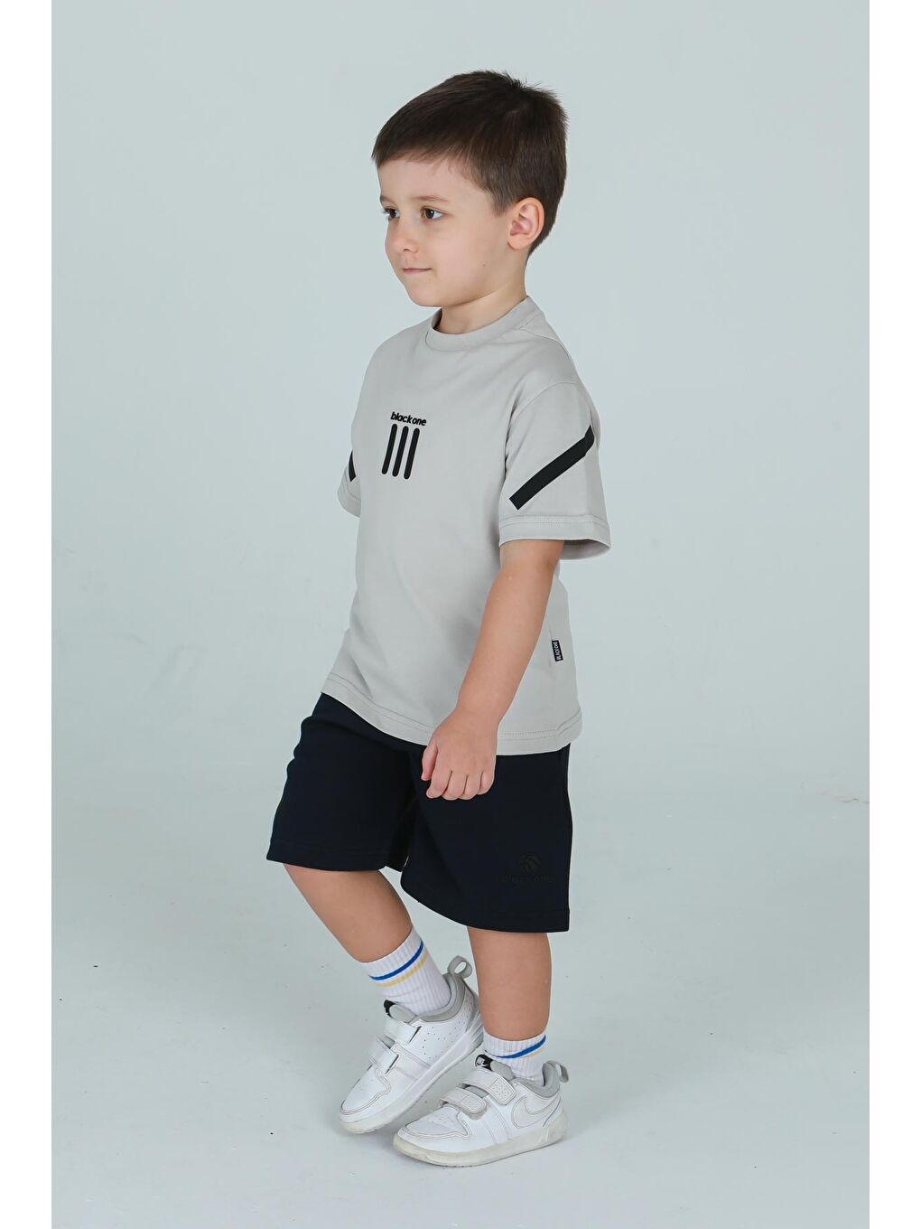 Gri Bisiklet Yaka Çizgi Baskı Detaylı Tişört Ayarlanabilir Bel Lastikli Takım-1