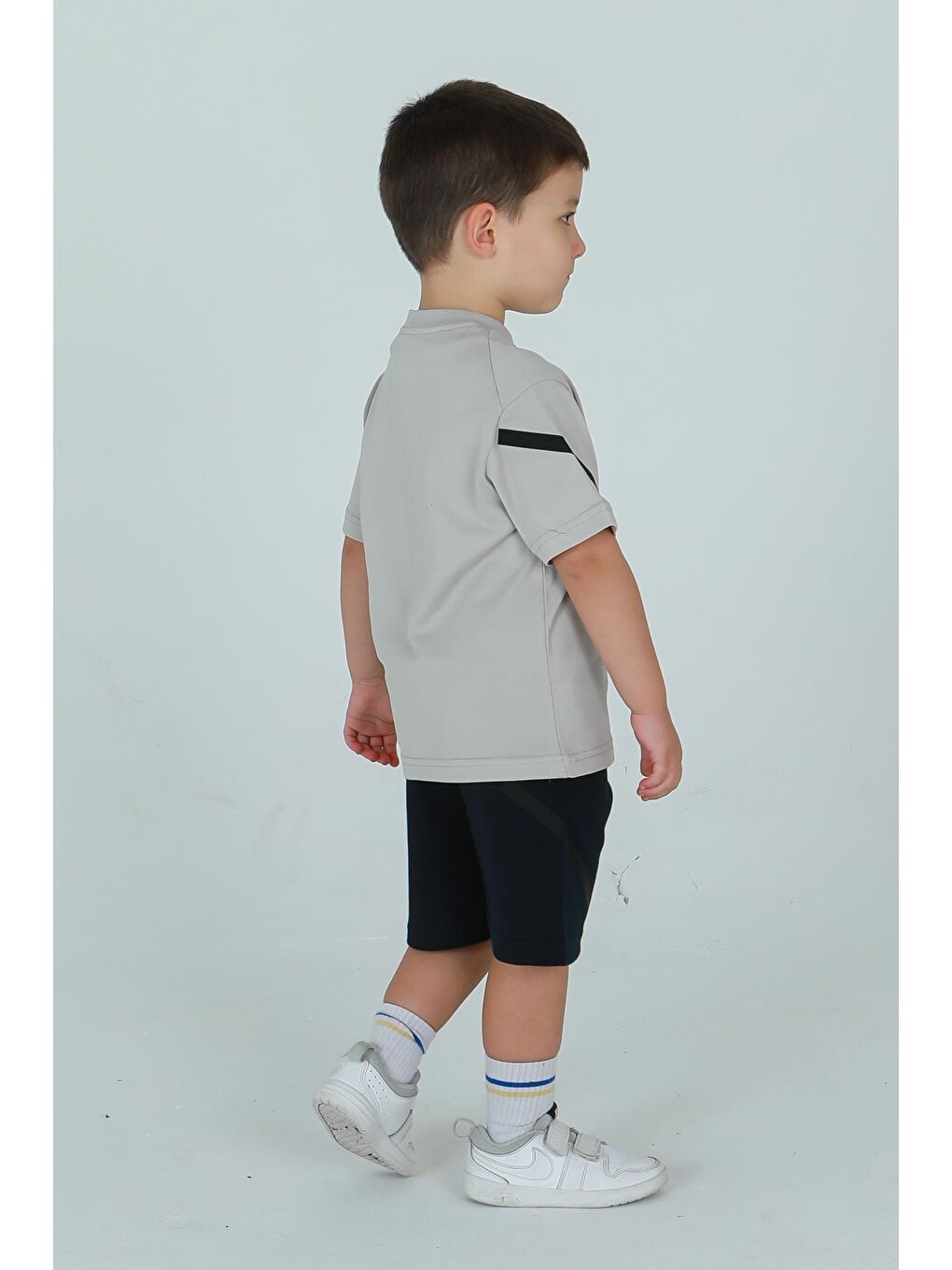 Gri Bisiklet Yaka Çizgi Baskı Detaylı Tişört Ayarlanabilir Bel Lastikli Takım-2