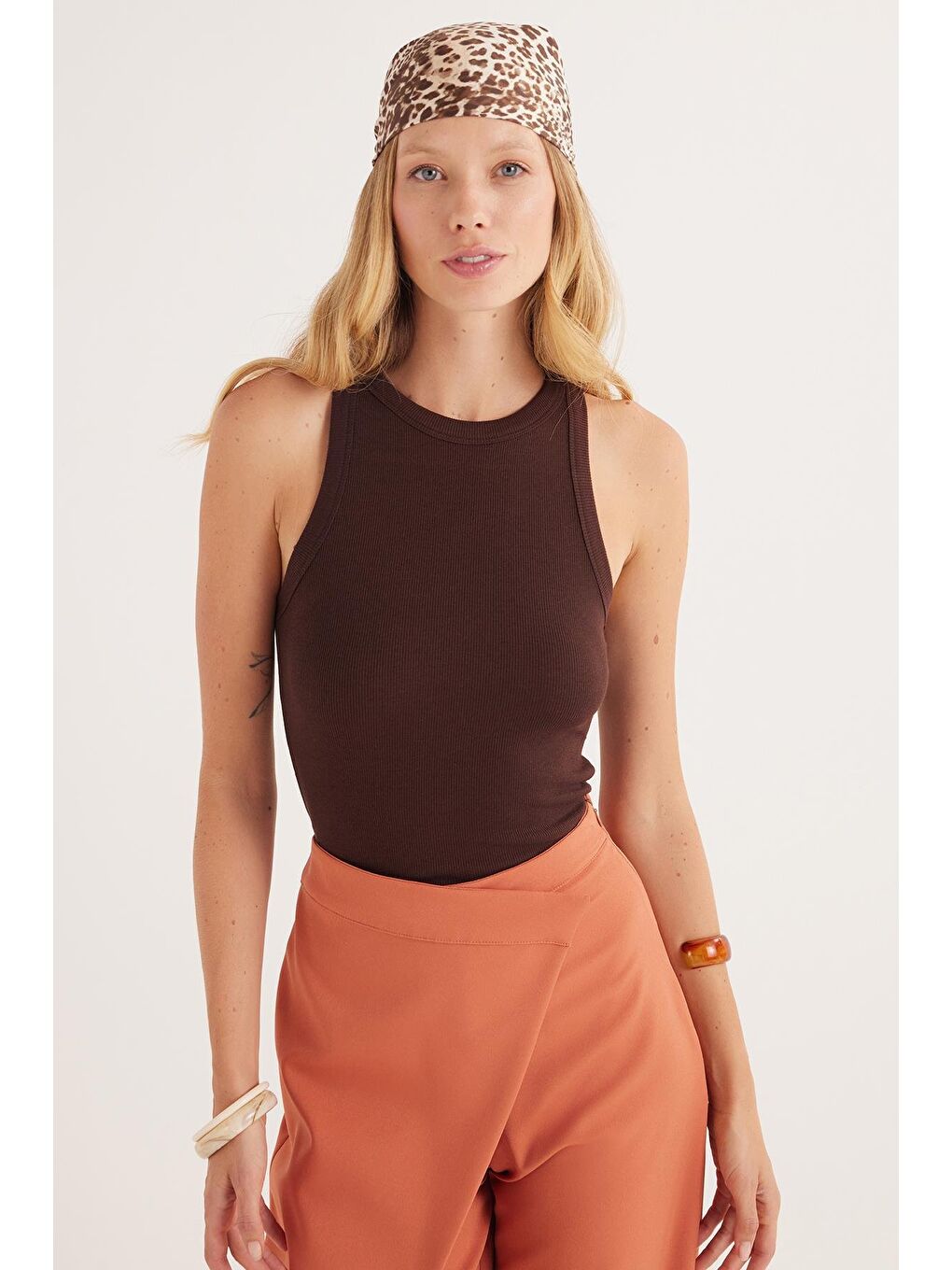 Kadın Slim Fit Halter Yaka Modal Kumaş Kahverengi Body Atlet-4