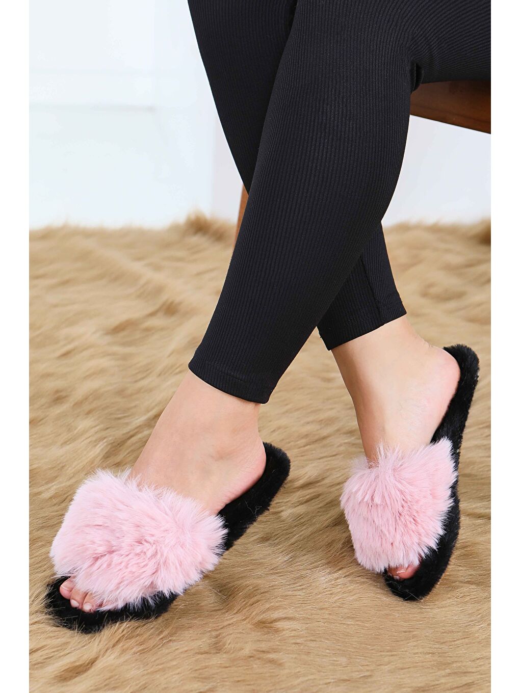 Kadın Pembe Ponponlu Ev Terliği - 27782-PEMBE