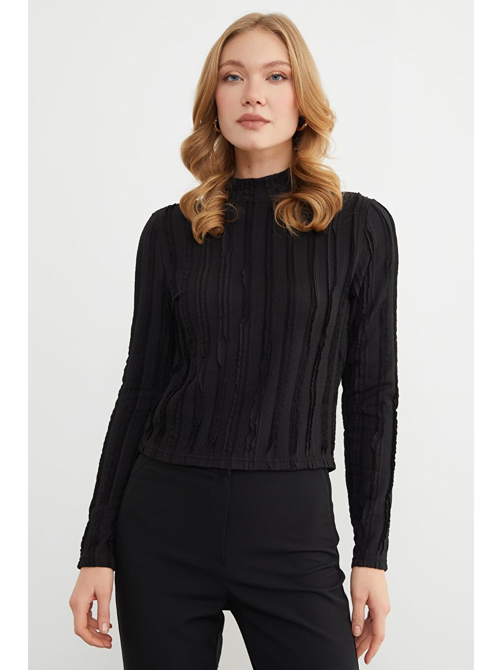 Siyah Krep Kumaş Dik Yaka Bluz