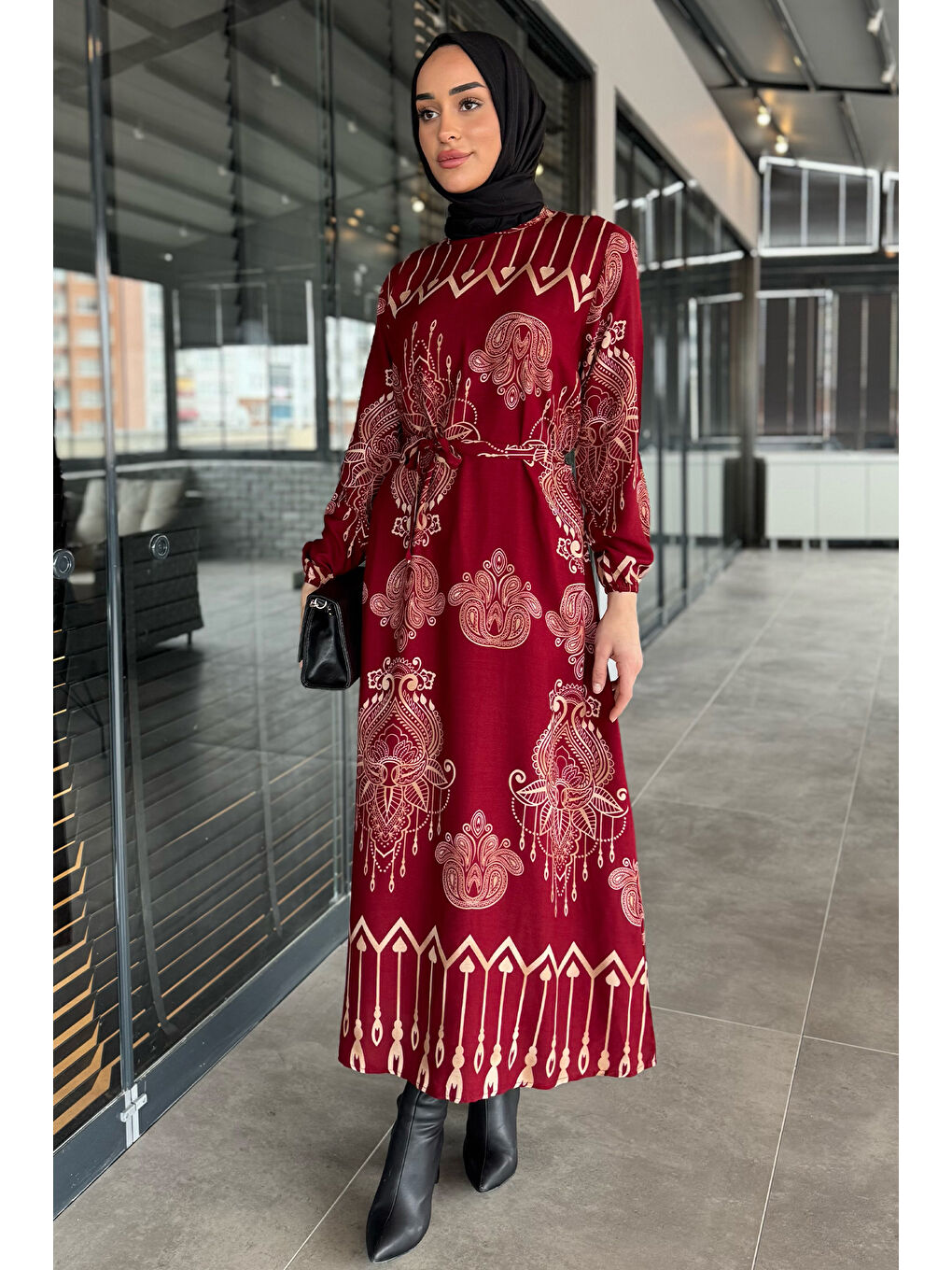 Bordo Kendinden Desenli Bel Bağlamalı Tesettür Elbise-3