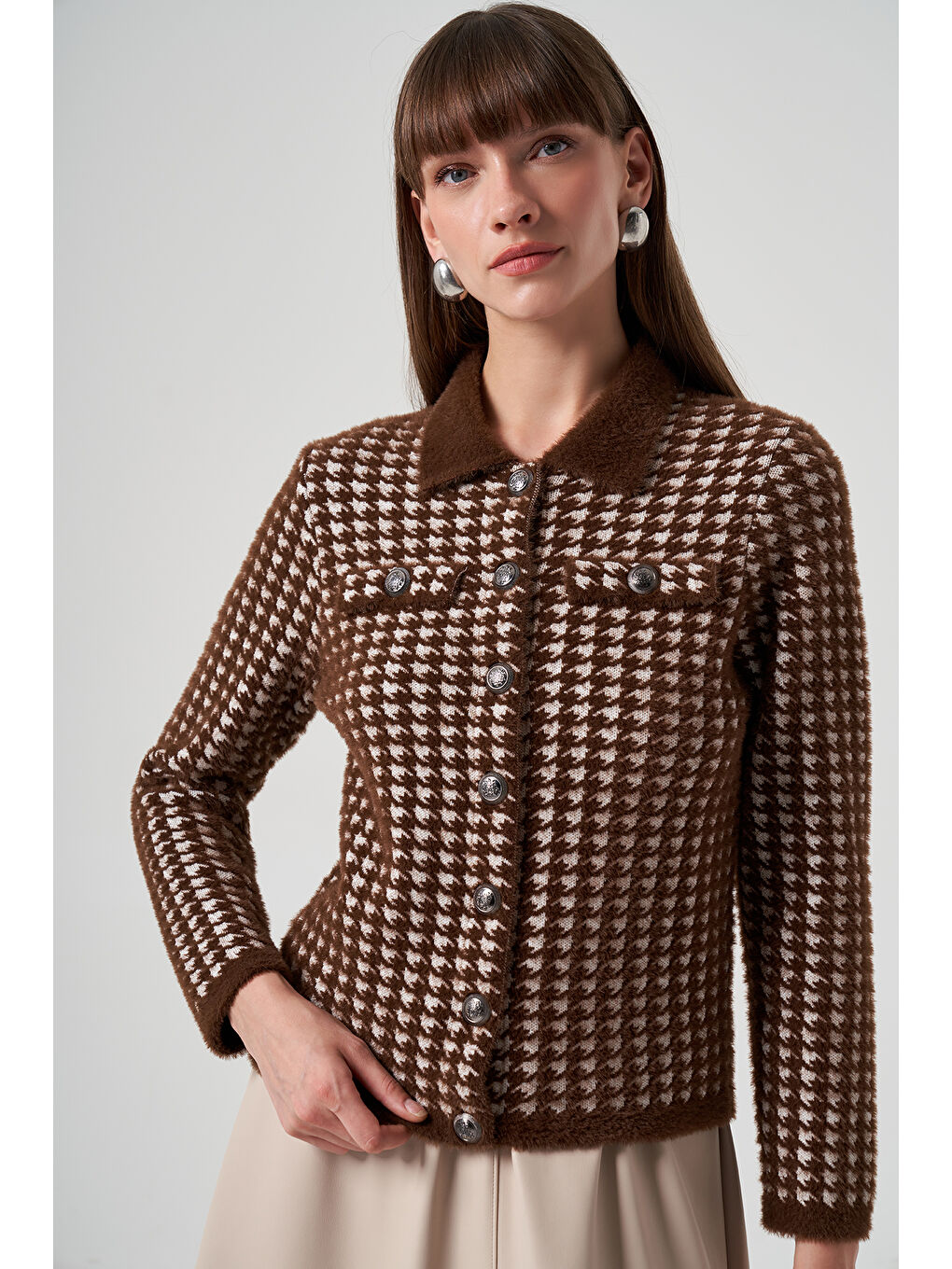 Kahverengi Triko Düğme Detay Kısa Hırka 7007 Kahve