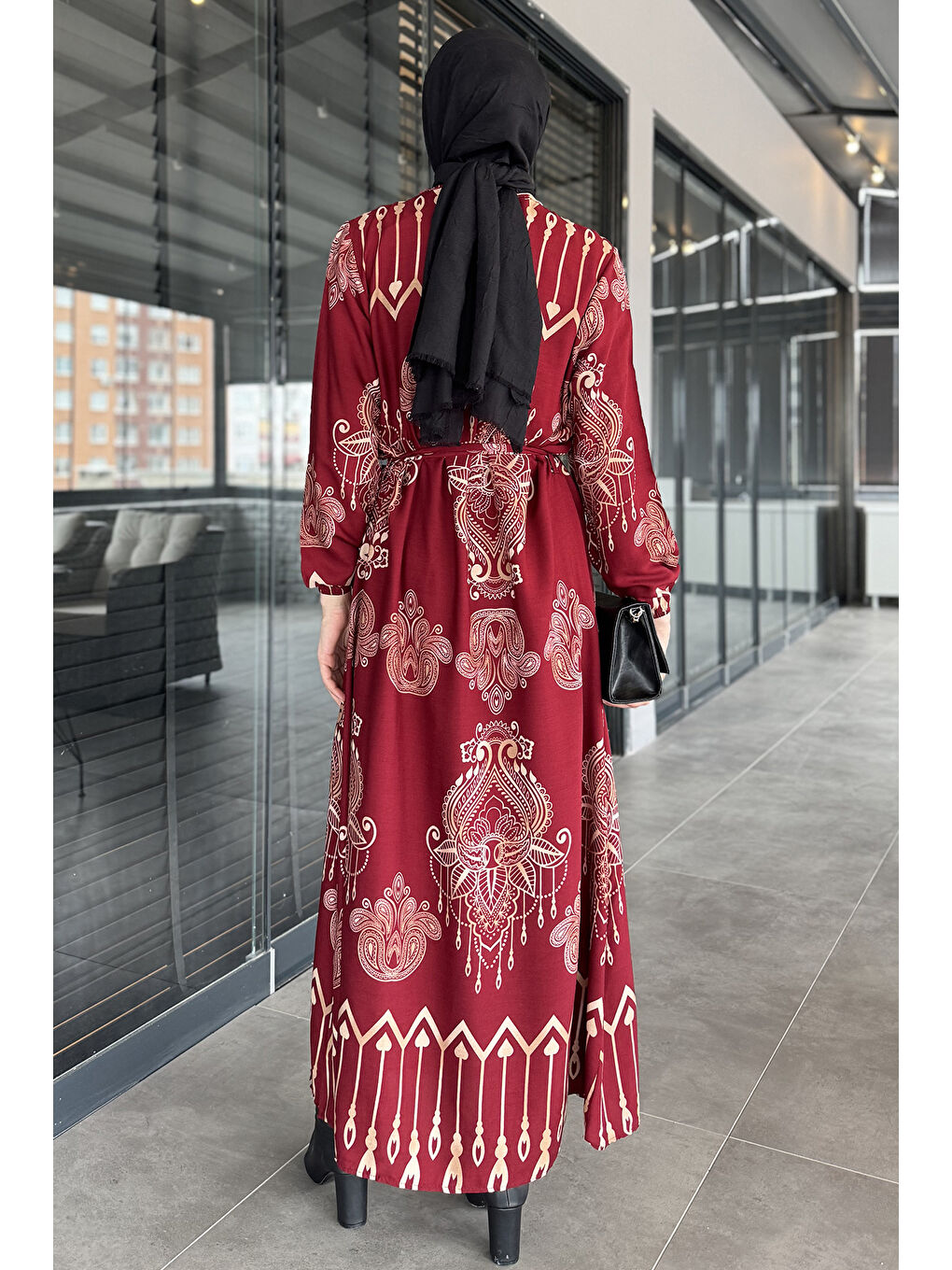 Bordo Kendinden Desenli Bel Bağlamalı Tesettür Elbise-6