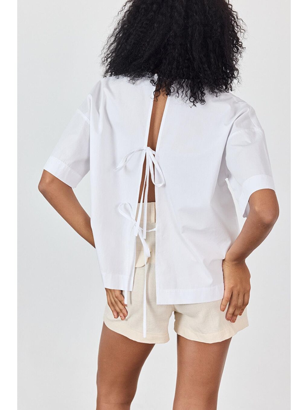 Beyaz %100 Pamuk Sırt Dekolteli Tshirt-4