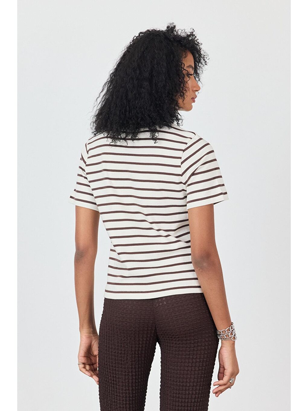 Kahverengi Omuzları Vatkalı Çizgili T-Shirt-3