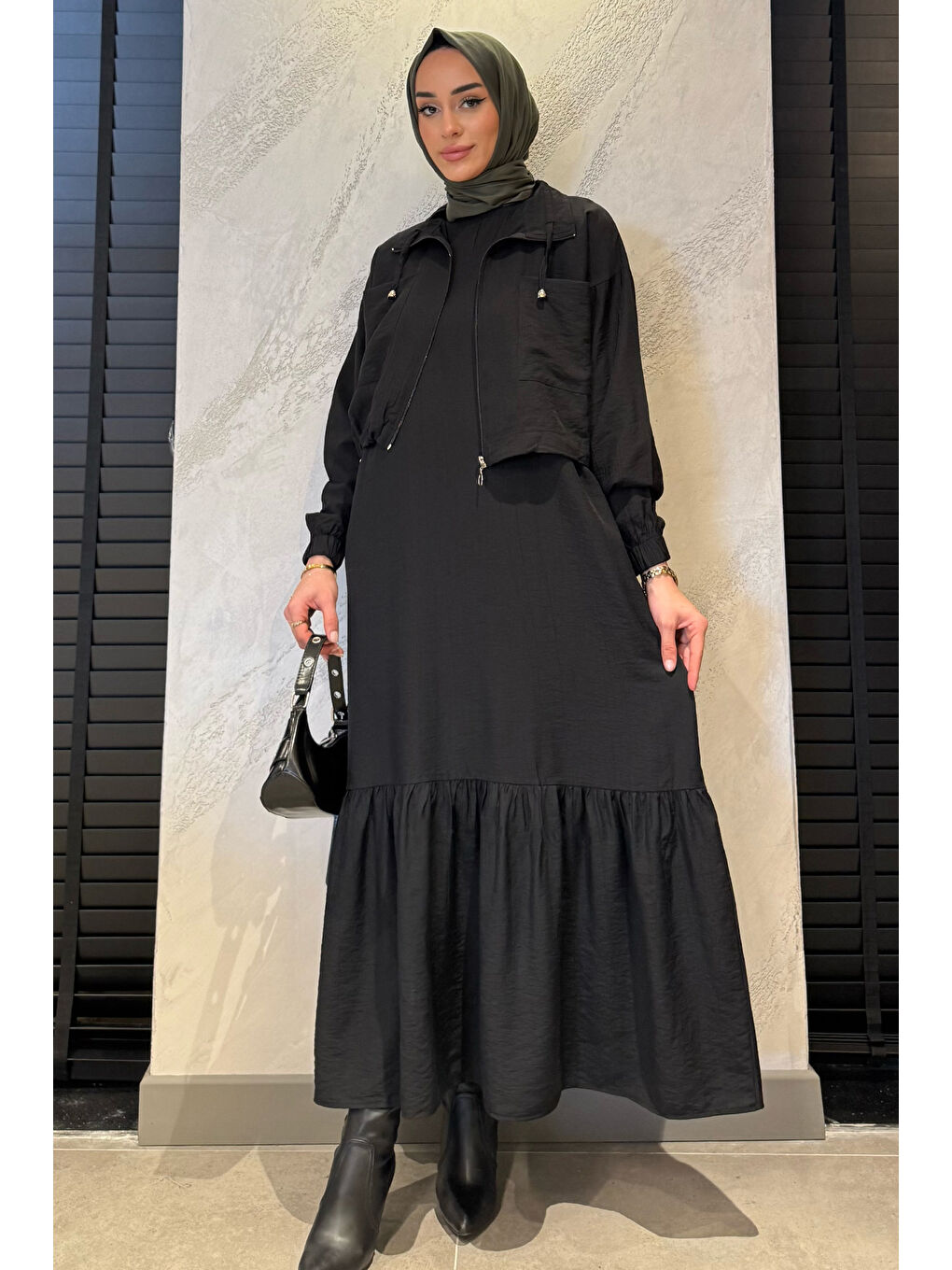 Siyah Etek Ucu Fırfırlı Bel Lastikli Hırka Kombinli Tesettür Elbise-1