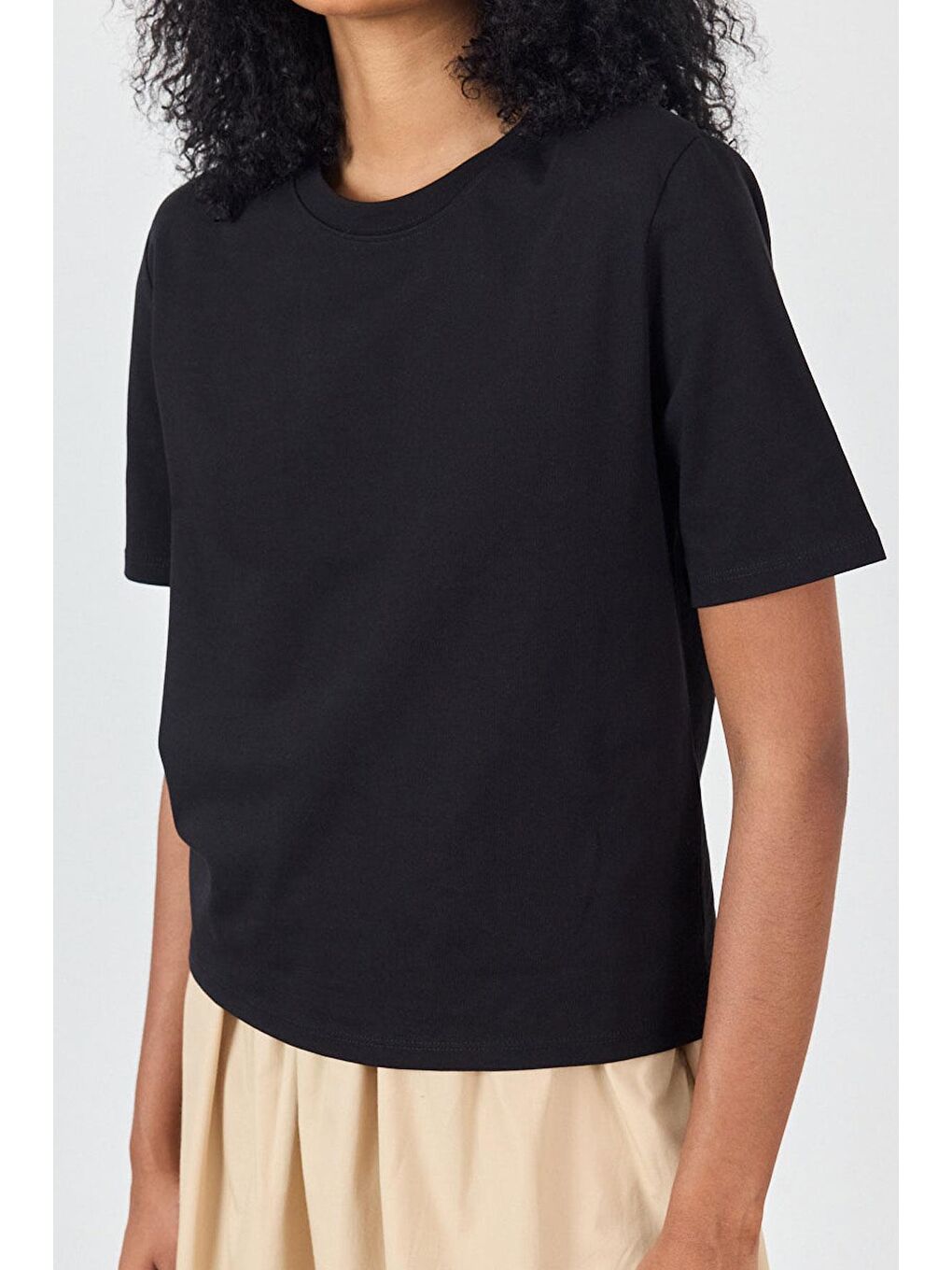 Siyah Vatkalı T-Shirt-2