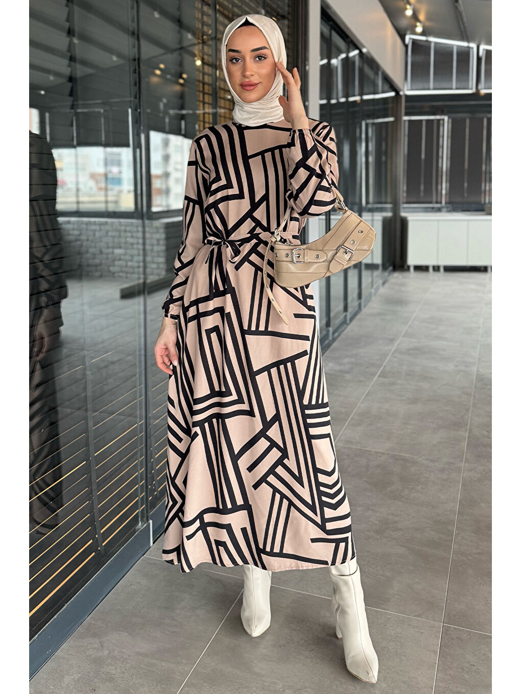 Bej Bel Kuşaklı Kendinden Desenli Tesettür Elbise-1