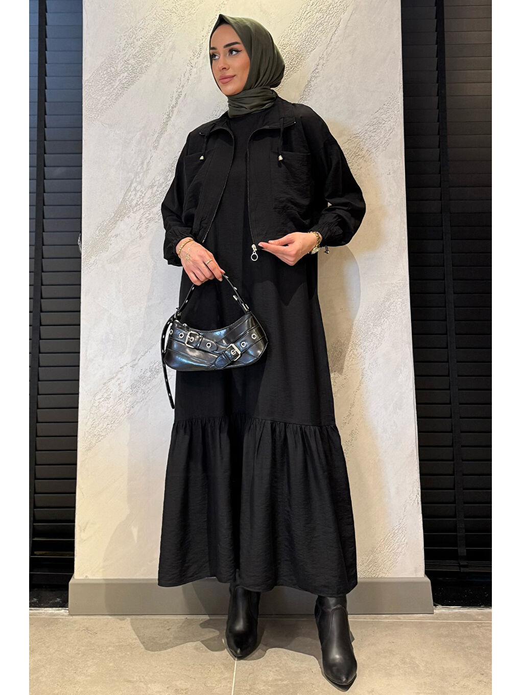 Siyah Etek Ucu Fırfırlı Bel Lastikli Hırka Kombinli Tesettür Elbise-3