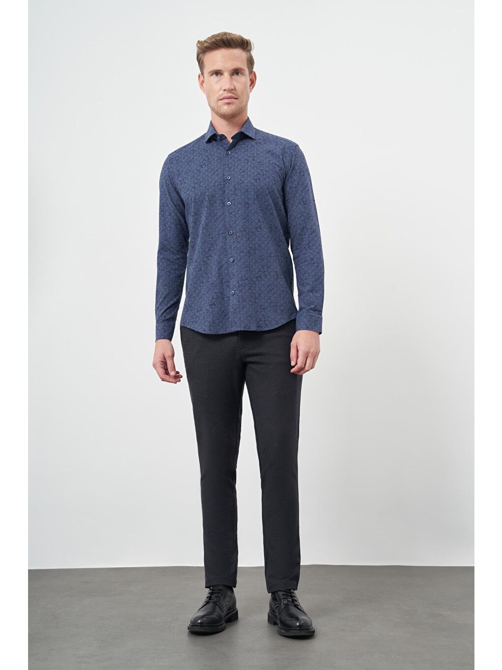 Koyu Lacivert Uzun Kol Yarım İtalyan Yaka Cepsiz Pamuklu Classic Slim Fit Gömlek 1004245222-1