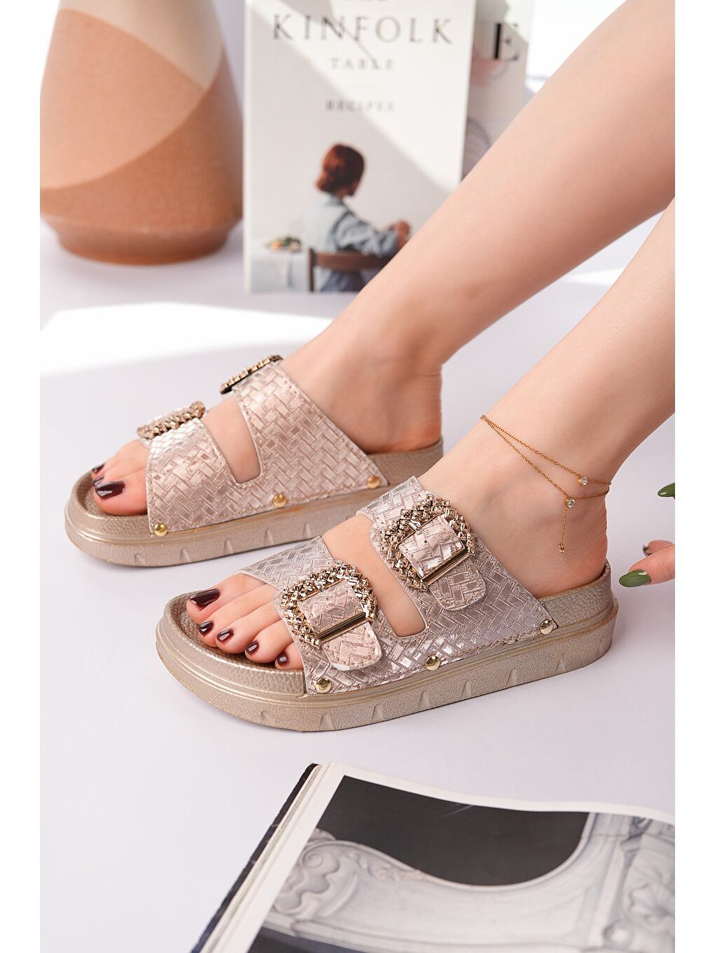 Bej GLİTZA Parlak Dokulu Çift Tokalı Günlük Kadın Terlik-3