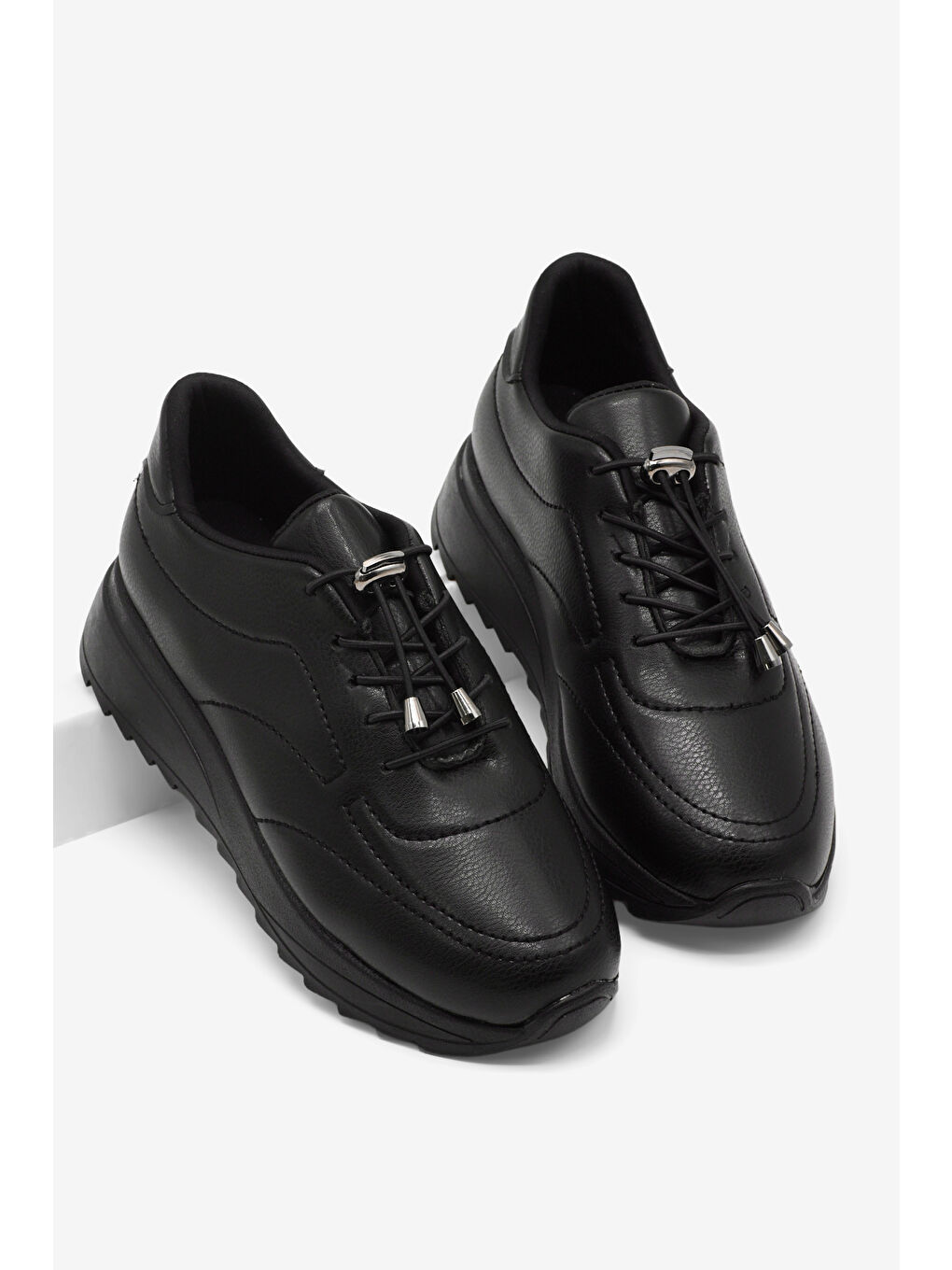 Kadın Siyah Rahat Kalıp Bağcıklı Kadın Ayakkabı-4