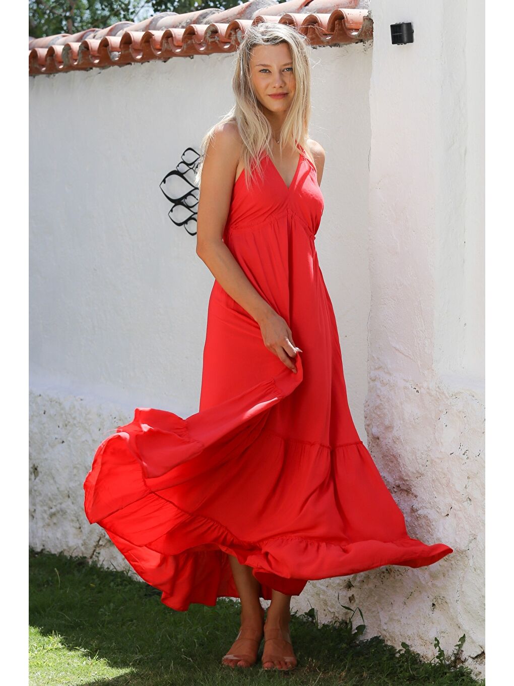 Kırmızı V Yaka Askılı Eteği Fırfırlı Dokuma Casual Elbise-3