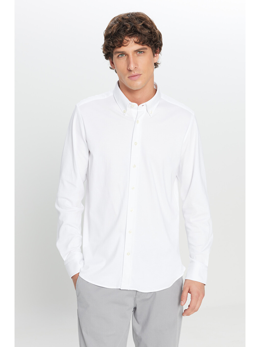 Erkek Beyaz %100 Pamuk Slim Fit Dar Kesim Düğmeli Yaka Örme Gömlek