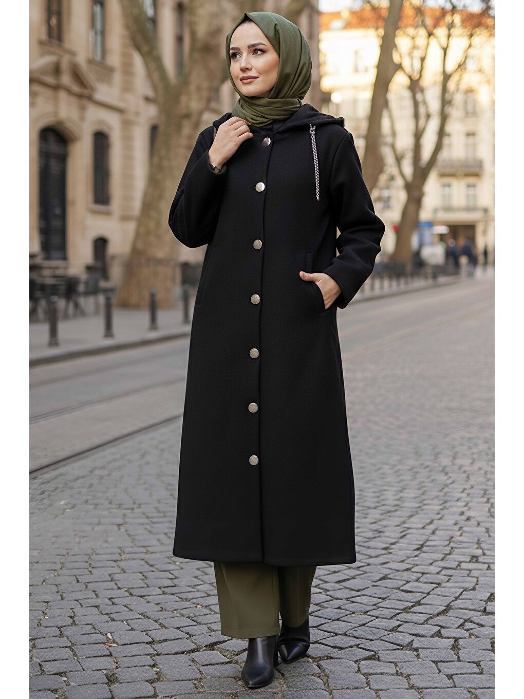 Düğmeli Zincir Detaylı Kaşe Kaban Siyah - 28040-SIYAH-1