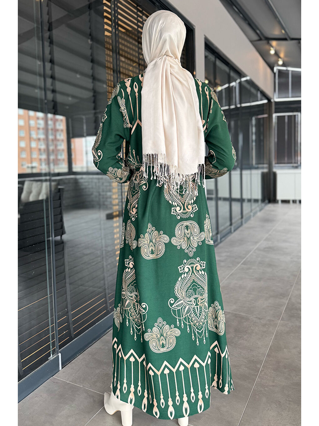 Yeşil Kendinden Desenli Bel Bağlamalı Tesettür Elbise-6