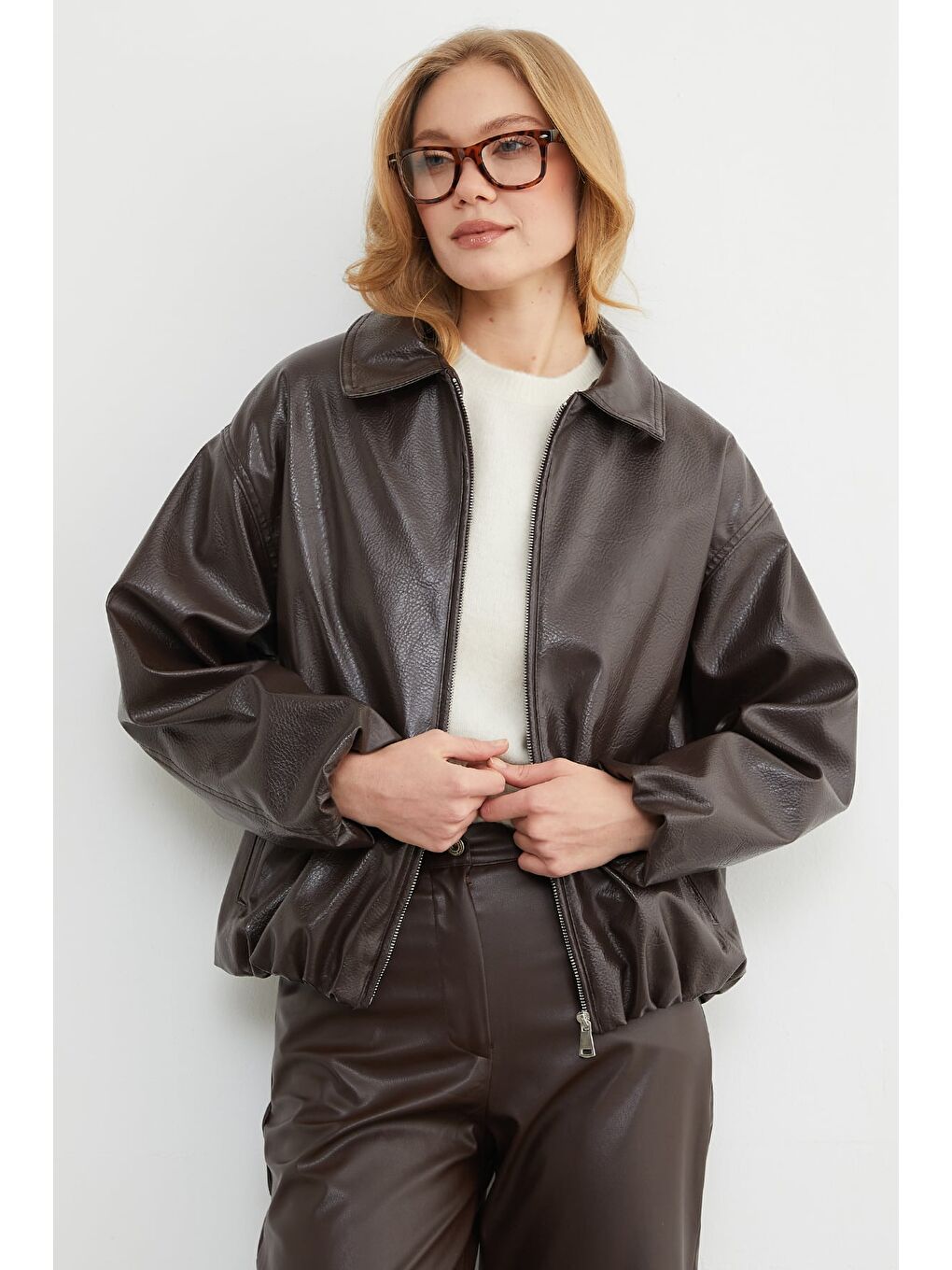 Kahverengi Fermuarlı Cepli Polo Yaka Bomber Suni Deri Ceket-3