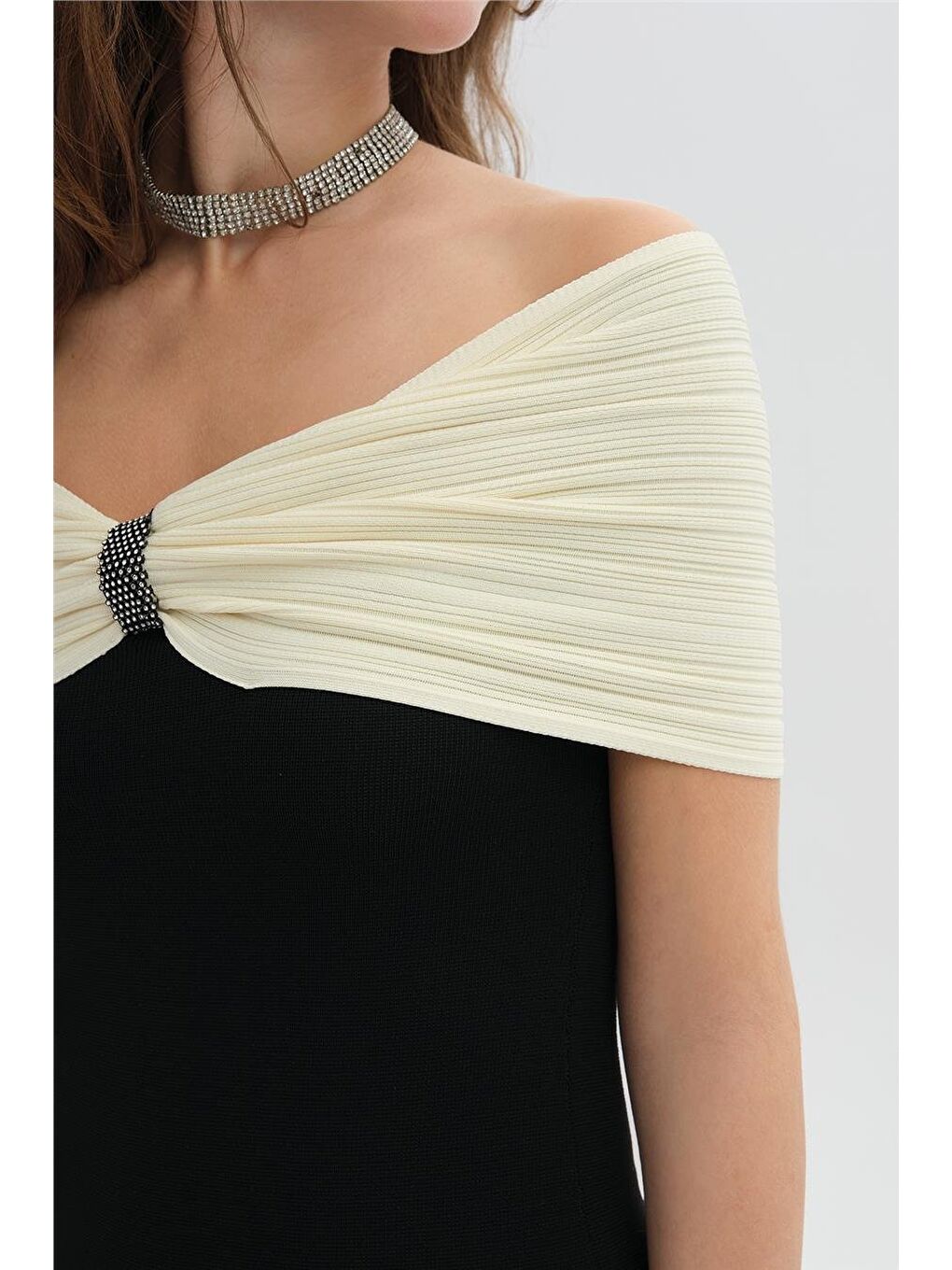 Siyah Fiyonk Omuz Detaylı Triko Elbise-3