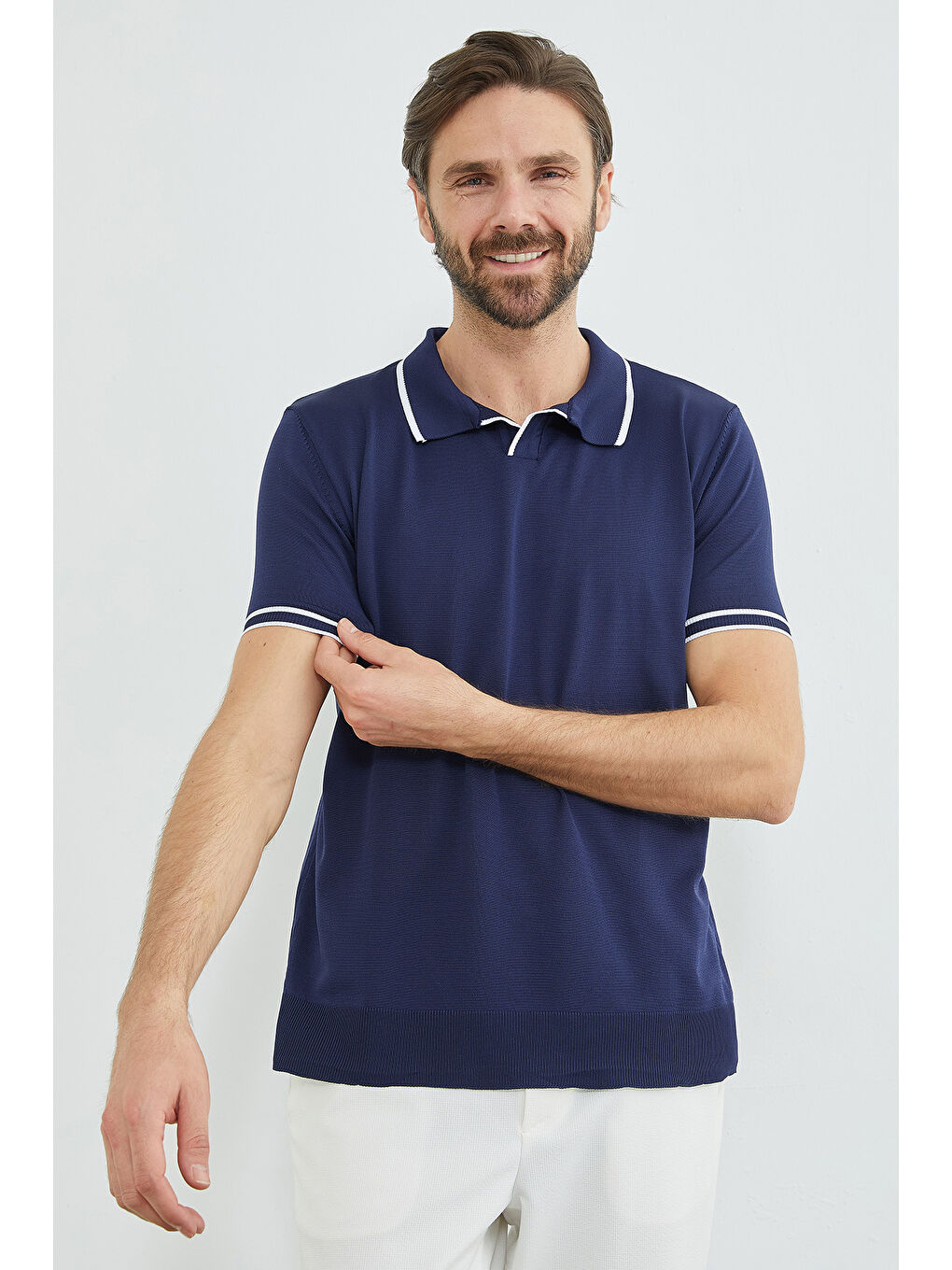 Lacivert Yaka Ve Kol Çizgili Apaş Yaka Triko Tişört-1