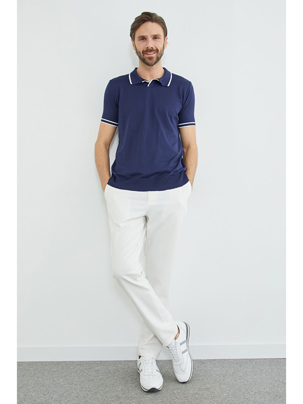 Lacivert Yaka Ve Kol Çizgili Apaş Yaka Triko Tişört-3