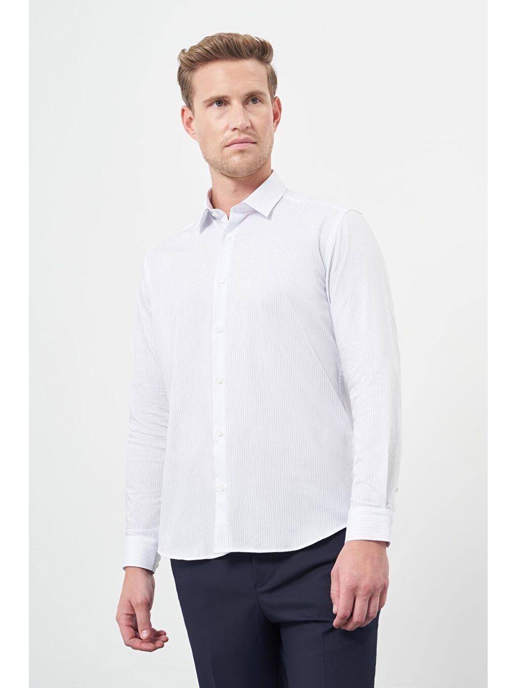 Beyaz Uzun Kol Çizgili Desen Gabardin Sert Yaka Cepsiz Pamuklu Classic Slim Fit Gömlek 1004245205