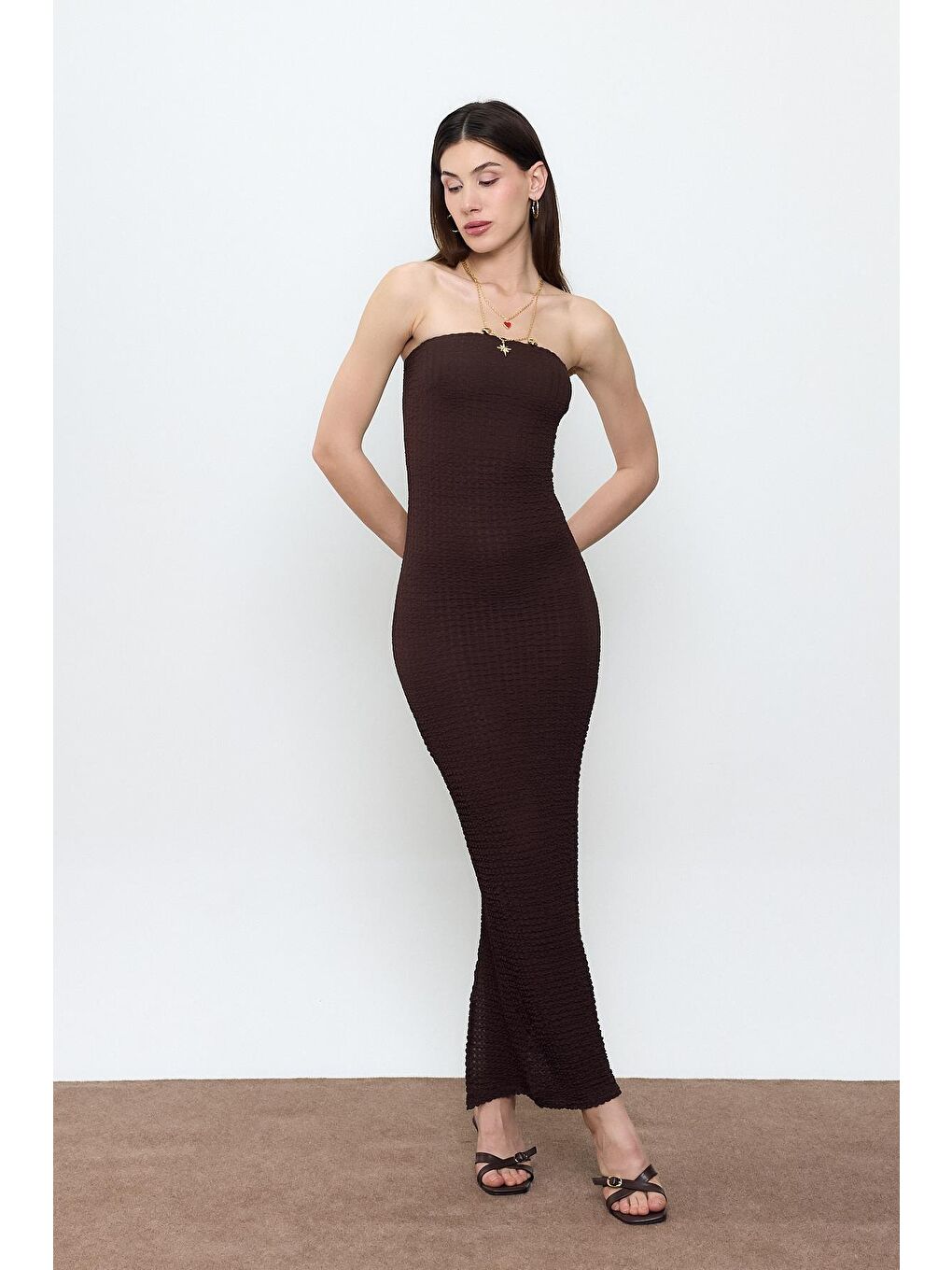 Kahverengi Straplez Bürümcük Maxi Elbise-1