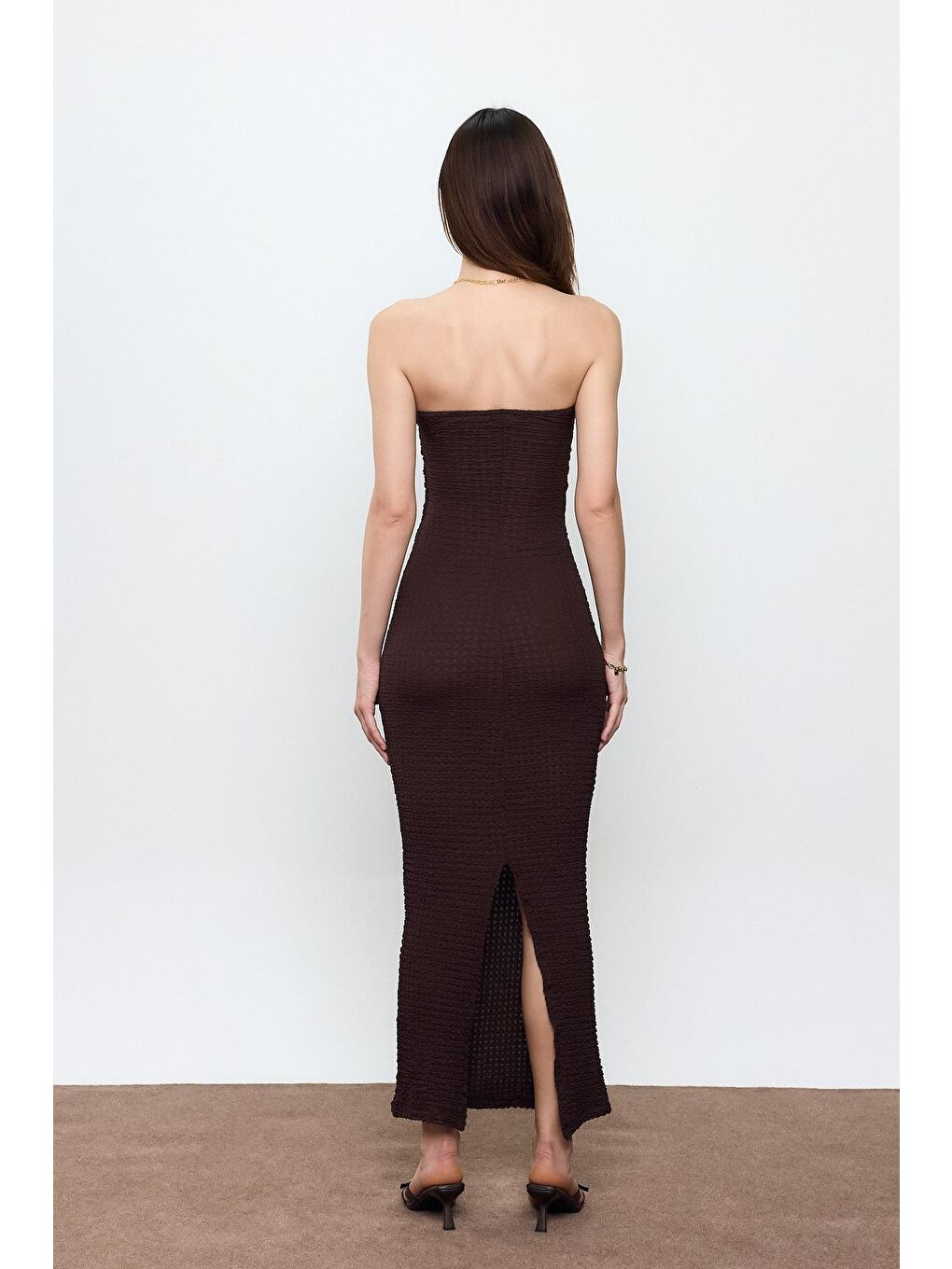 Kahverengi Straplez Bürümcük Maxi Elbise-3