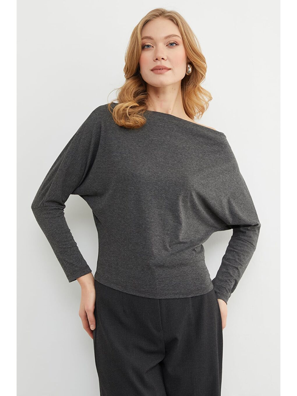 Antrasit Basic Kayık Yaka Yarasa Kol Bluz-4
