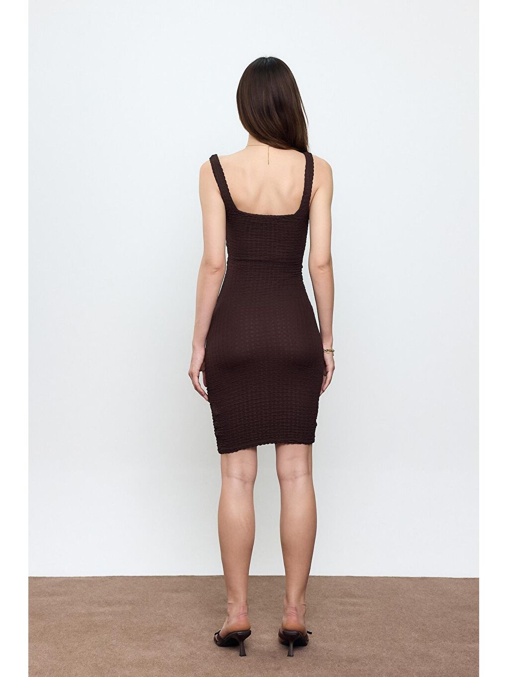 Kahverengi Askılı Bürümcük Elbise-4