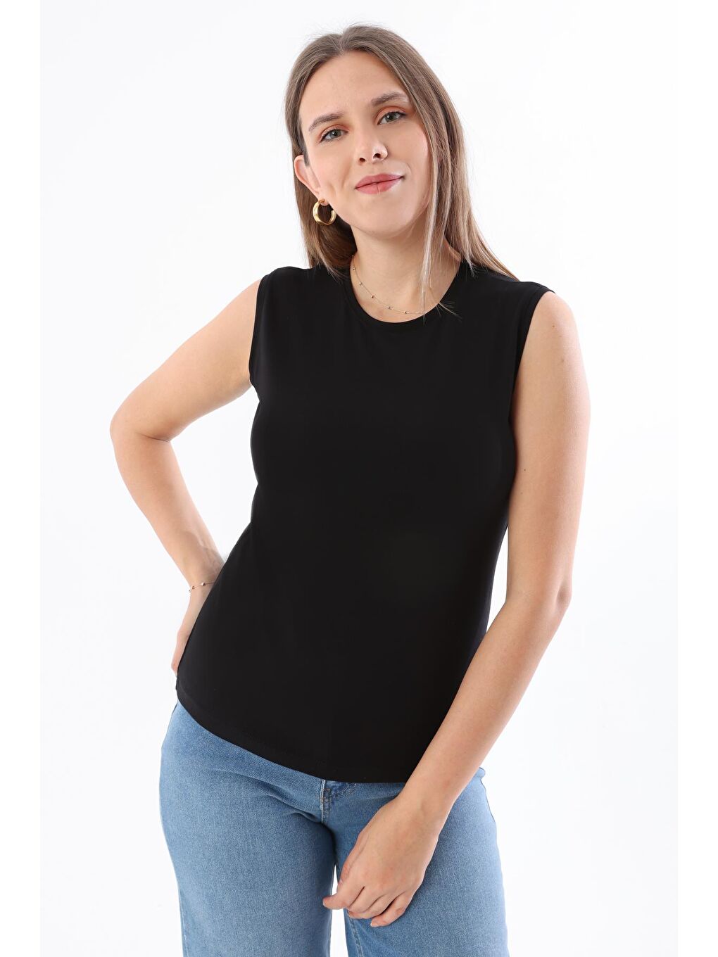 Siyah Pamuklu Kolsuz Tişört