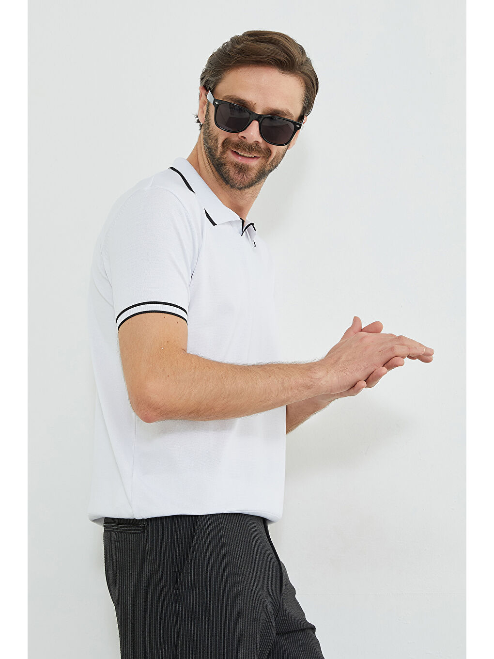 Beyaz Yaka Ve Kol Çizgili Apaş Yaka Triko Tişört-2