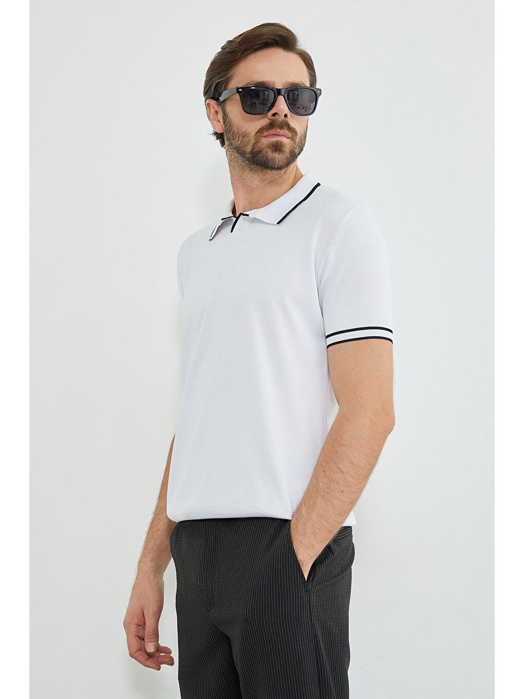 Beyaz Yaka Ve Kol Çizgili Apaş Yaka Triko Tişört-3