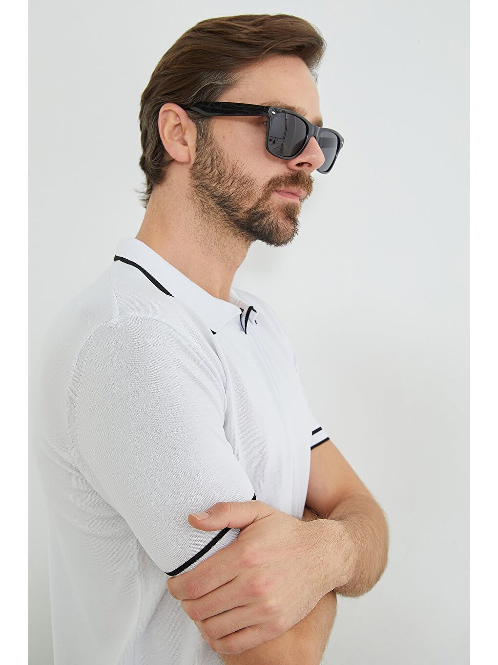 Beyaz Yaka Ve Kol Çizgili Apaş Yaka Triko Tişört-4