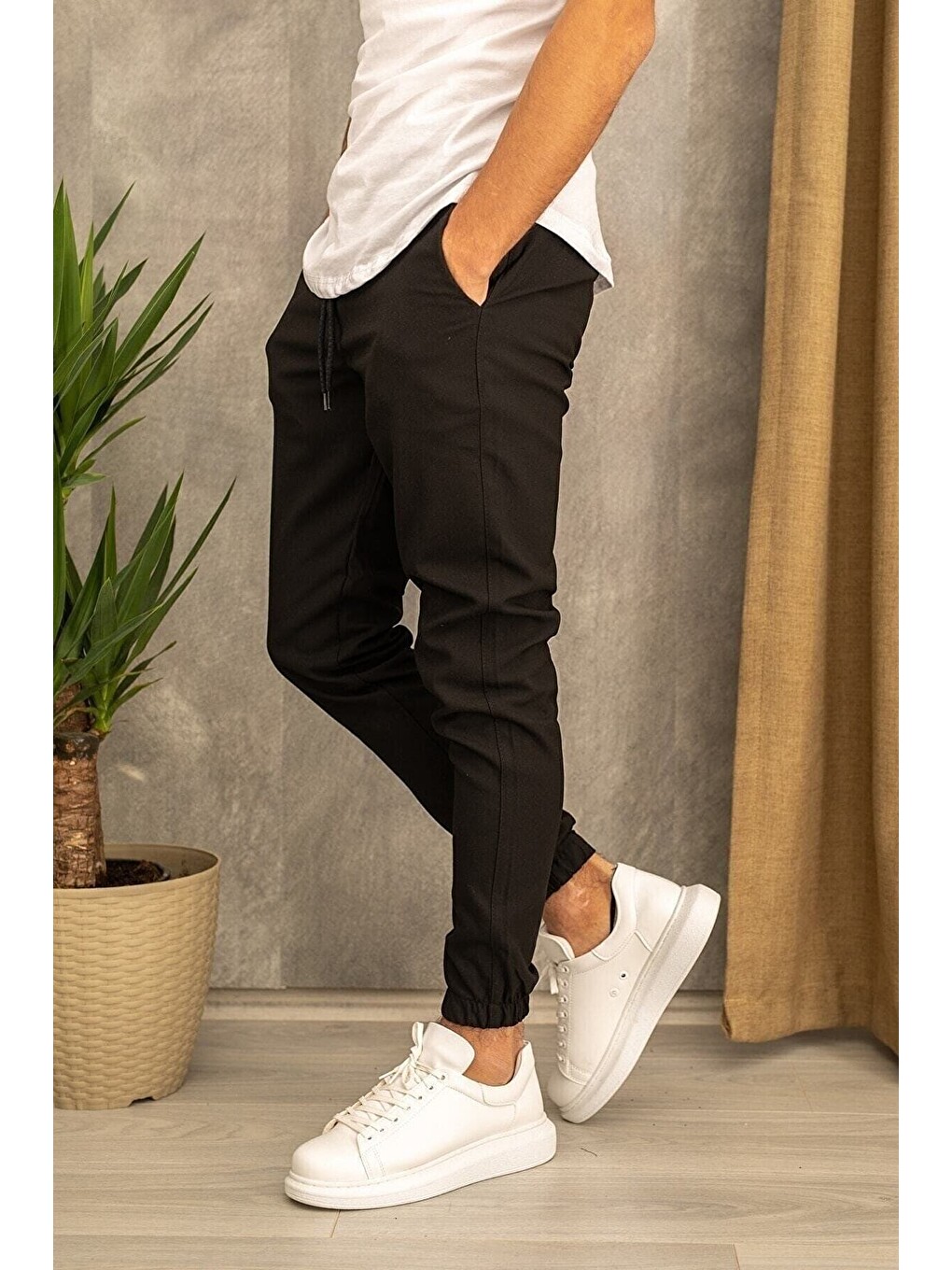 Siyah Erkek Dar Kalıp Lastikli Paça Jogger Pantolon
