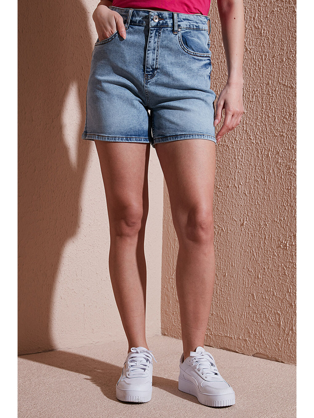 Mavi Streç Pamuklu Mom Fit Yüksek Bel Mini Kadın Jean Short 25Y0188K1-1