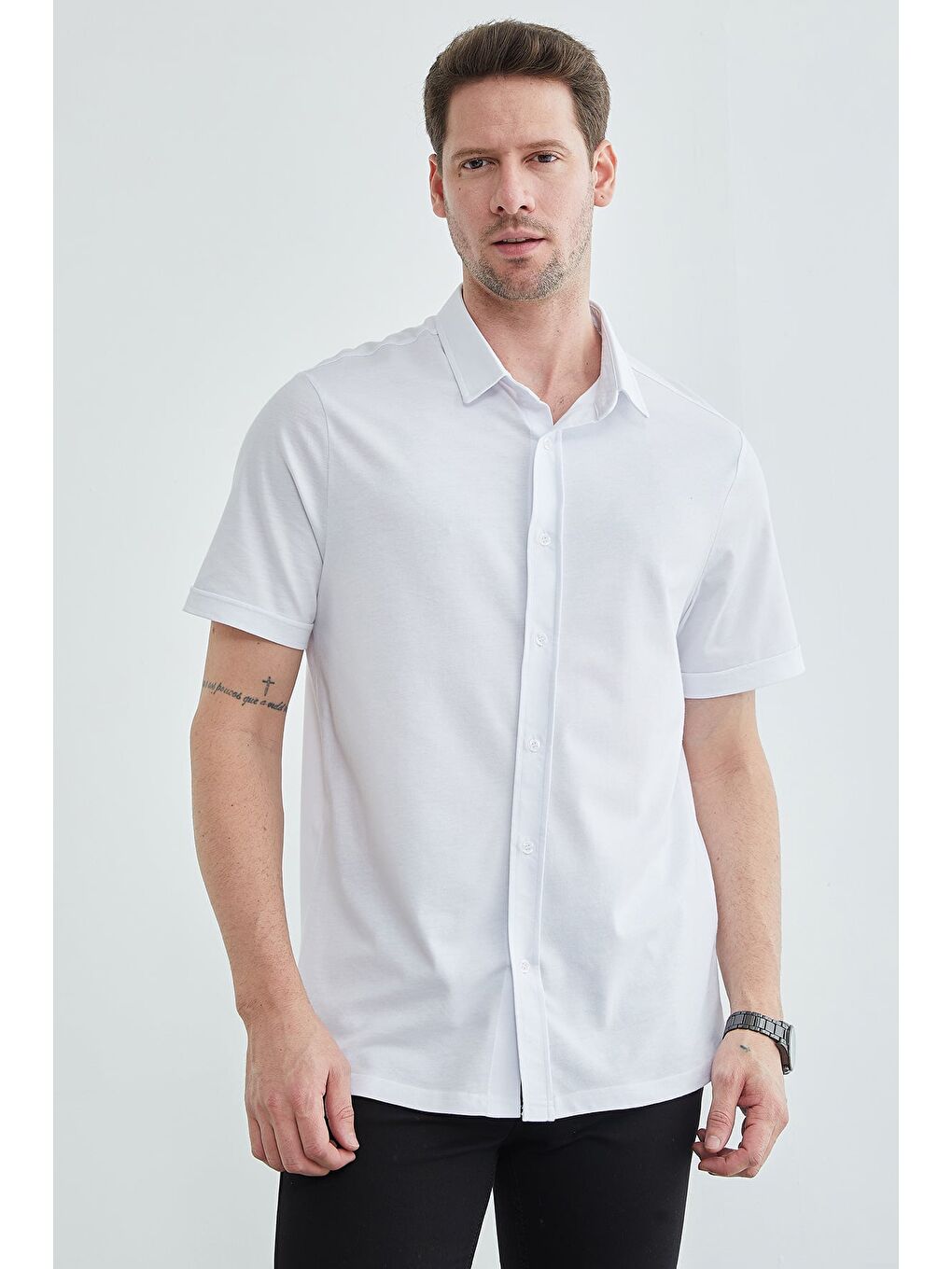 Beyaz Basic Düğmeli Kısa Kol Gömlek
